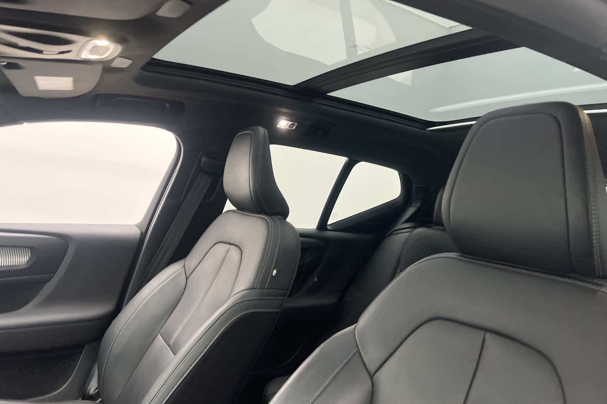 Volvo XC40 B4 R-Design Pano H/K VOC Värmare Kamera Navi Drag
