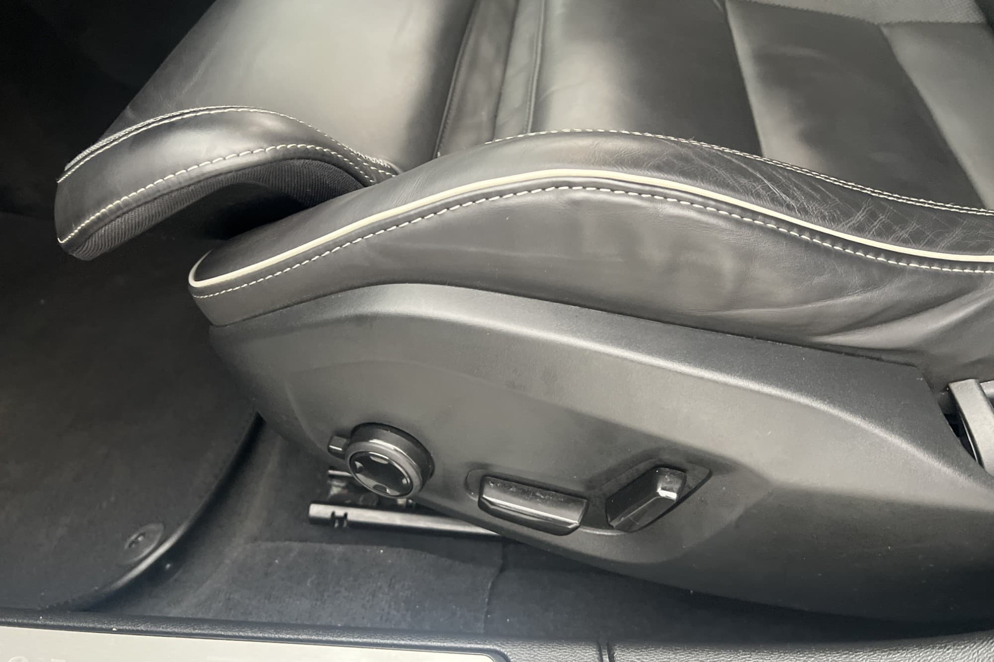 Volvo V60 B4 R-Design VOC Värmare Kamera CarPlay Drag Navi