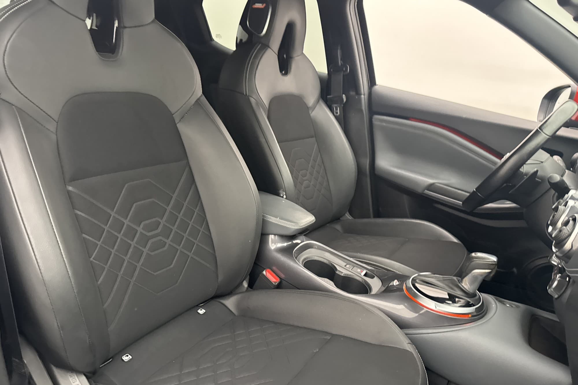 Nissan Juke 1.0 DIG-T 117hk Tekna BOSE 360° Navi Halvskinn 