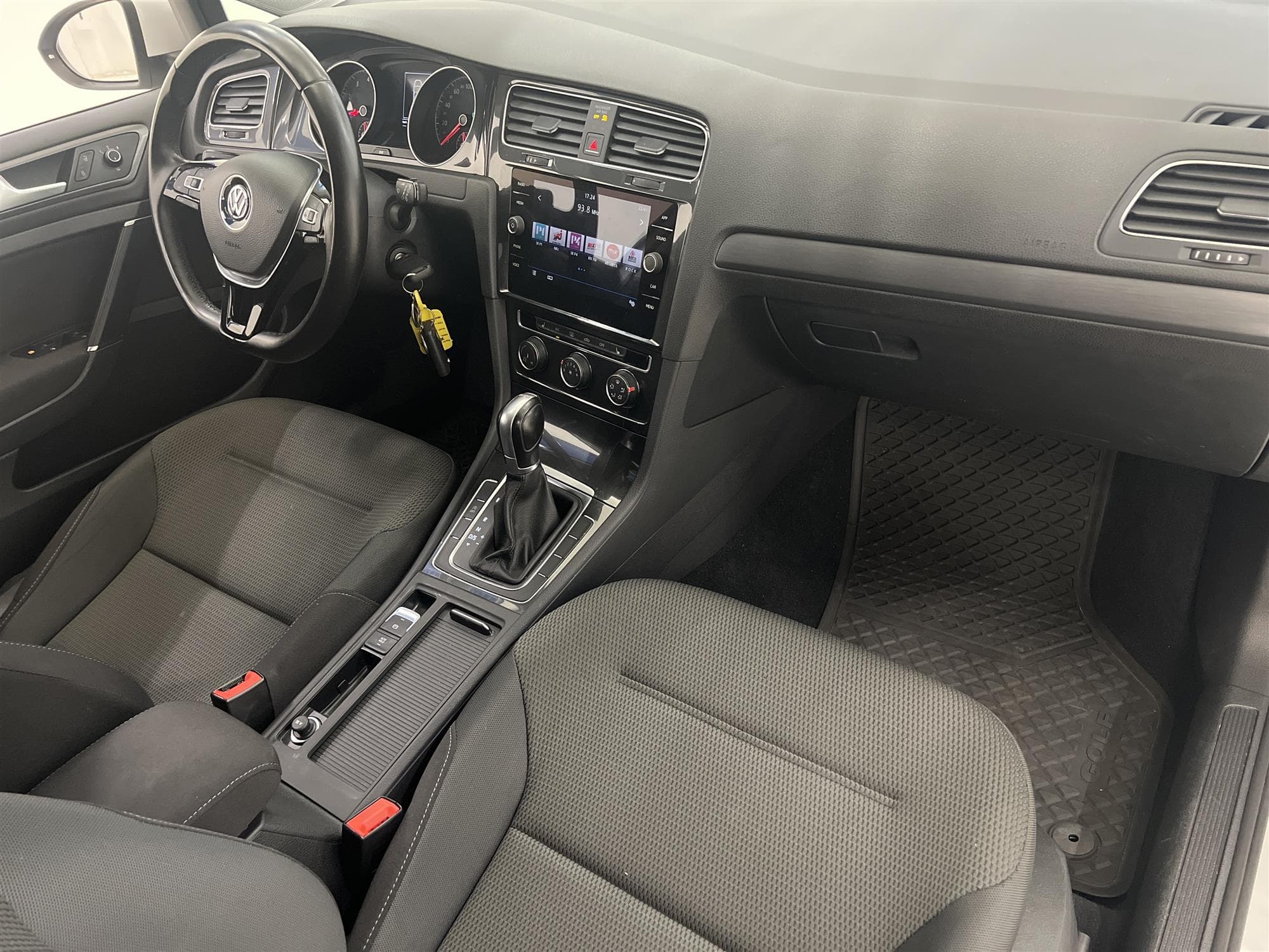 Volkswagen  Golf SC 1.0 TSI DSG 110hk Dragkrok Carplay