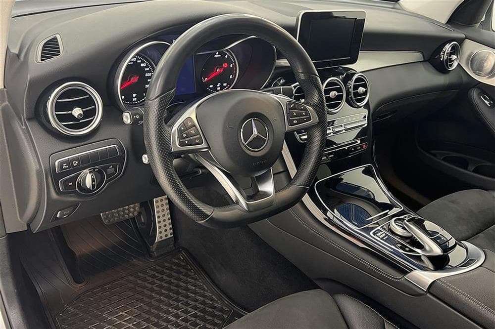 Mercedes GLC 220 d 4M Coupé AMG D-Värm Drag Burmester 360° interiör