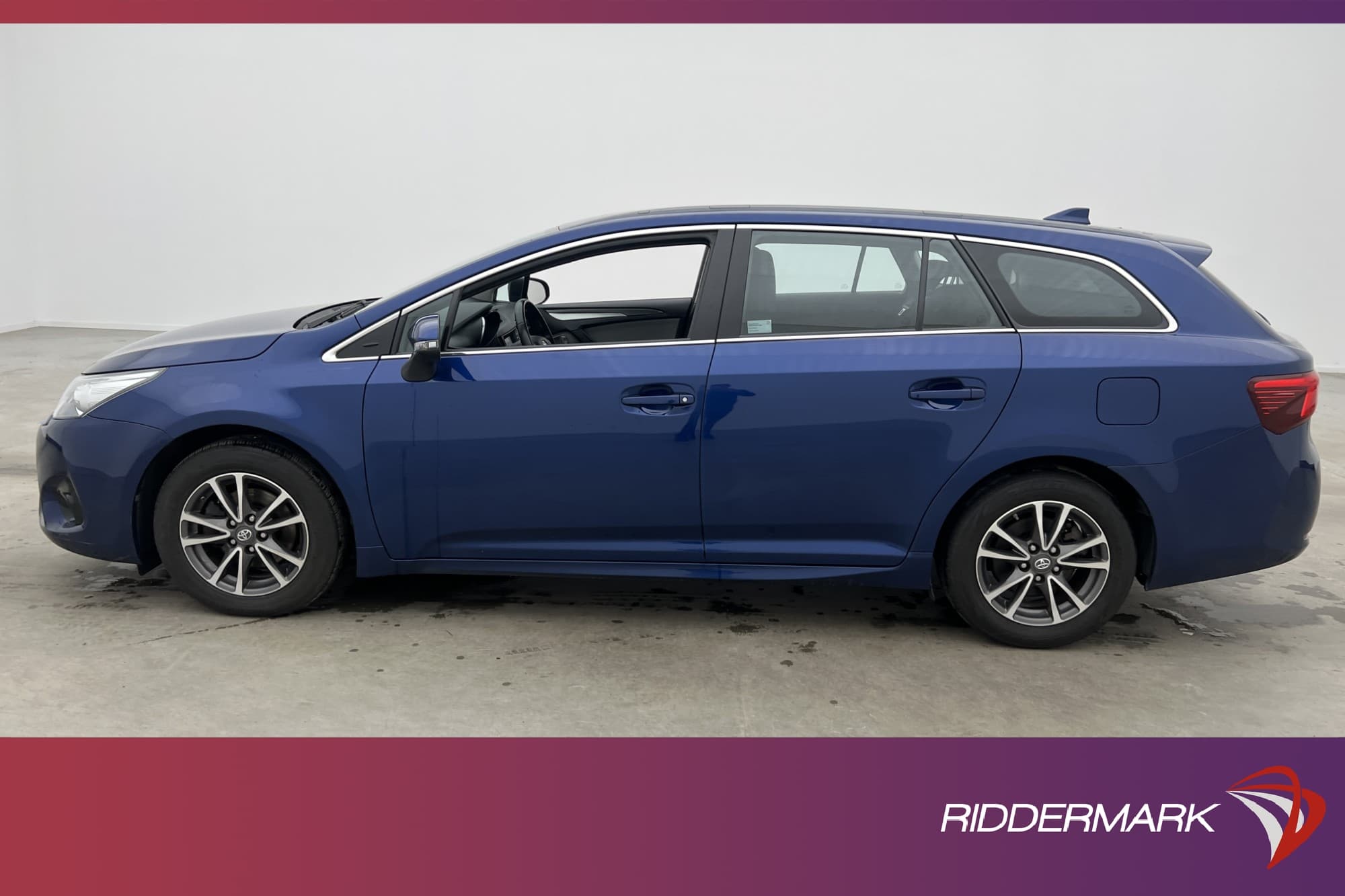 Toyota Avensis Kombi 1.6 D-4D 112hk Active Dragkrok B-Kam