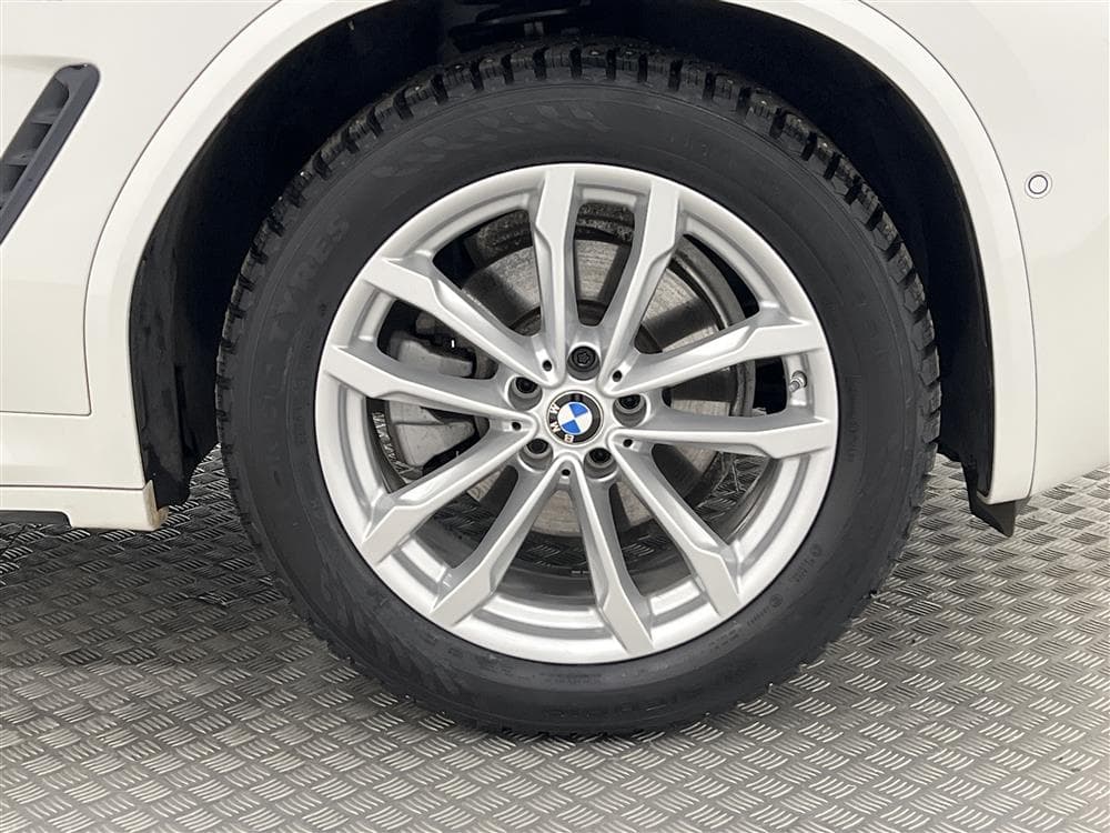 BMW X3 xDrive20d 190hk M Sport 360° D-värm HUD Navi Drag