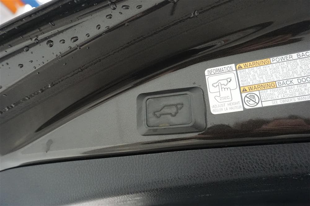 Toyota RAV4 2.2 D-4D D-CAT 150hk B-Kamera Nyservadinteriör