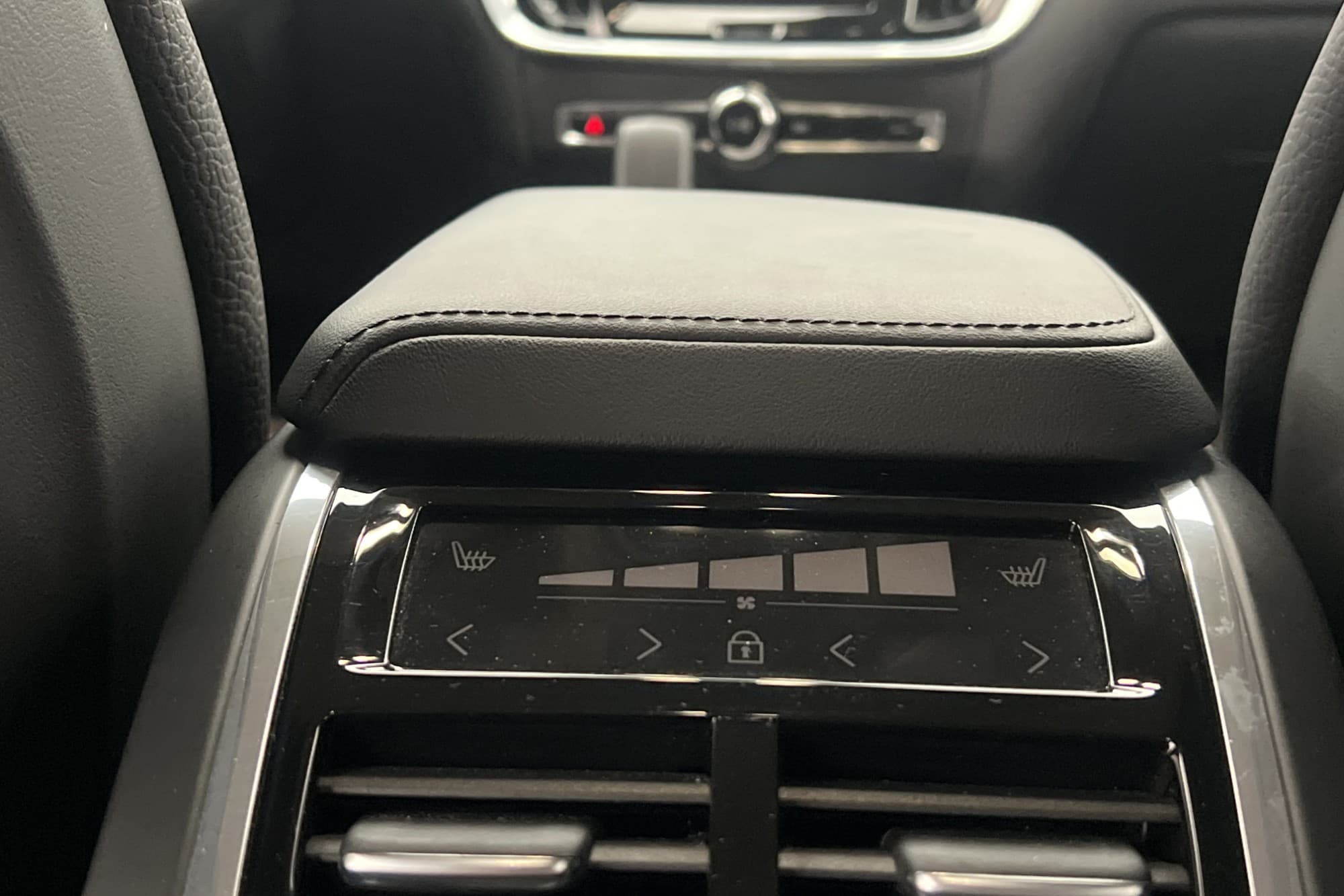 Volvo V60 B4 197hk Plus Dark Drag 360 Kamera Värmare Skinn