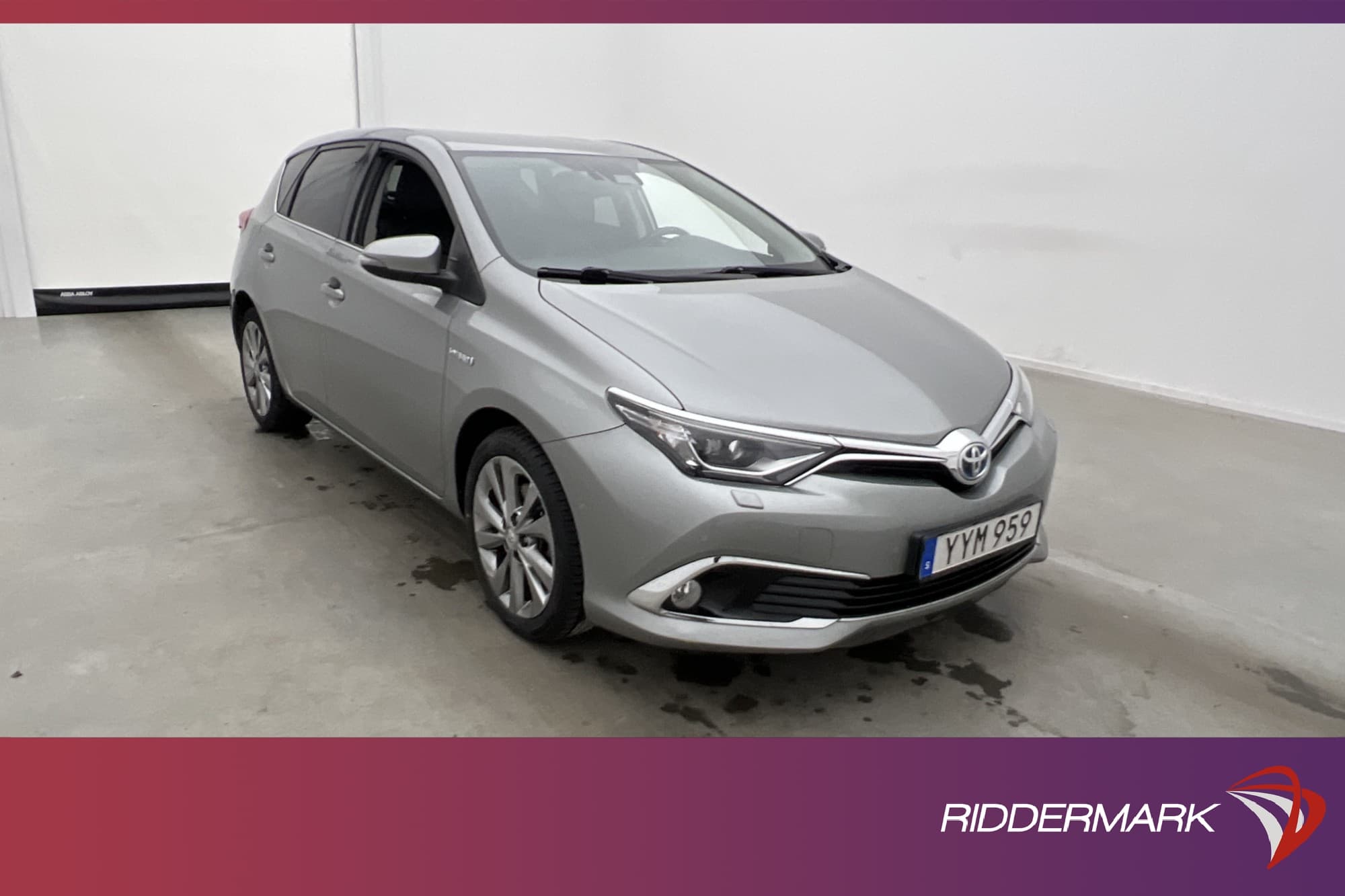 Toyota Auris Hybrid e-CVT 136hk
