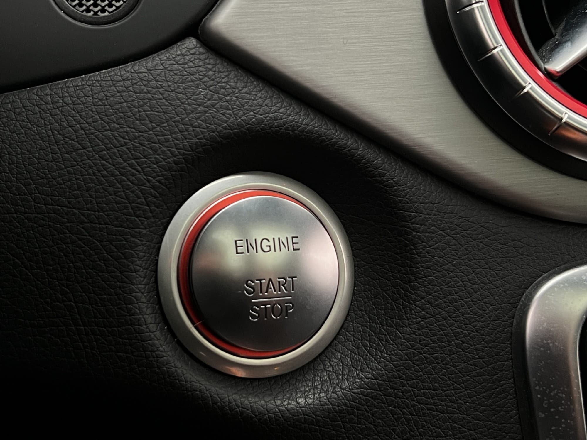 Mercedes-Benz CLA250 AMG Pano Kamera Keyless CarPlay LED