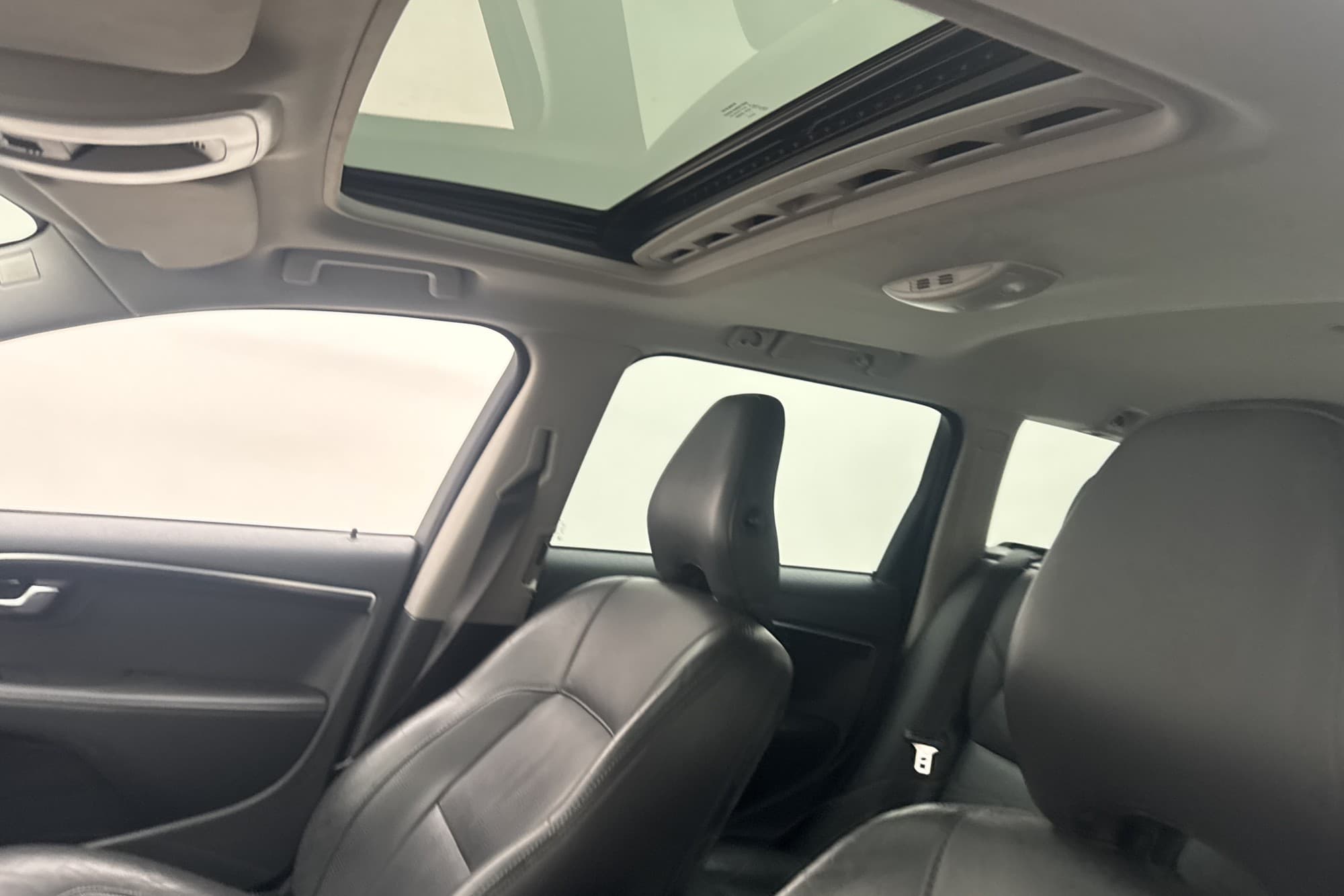 Volvo V70 D4 181hk Summum VOC Värm Taklucka Rattvärme Navi