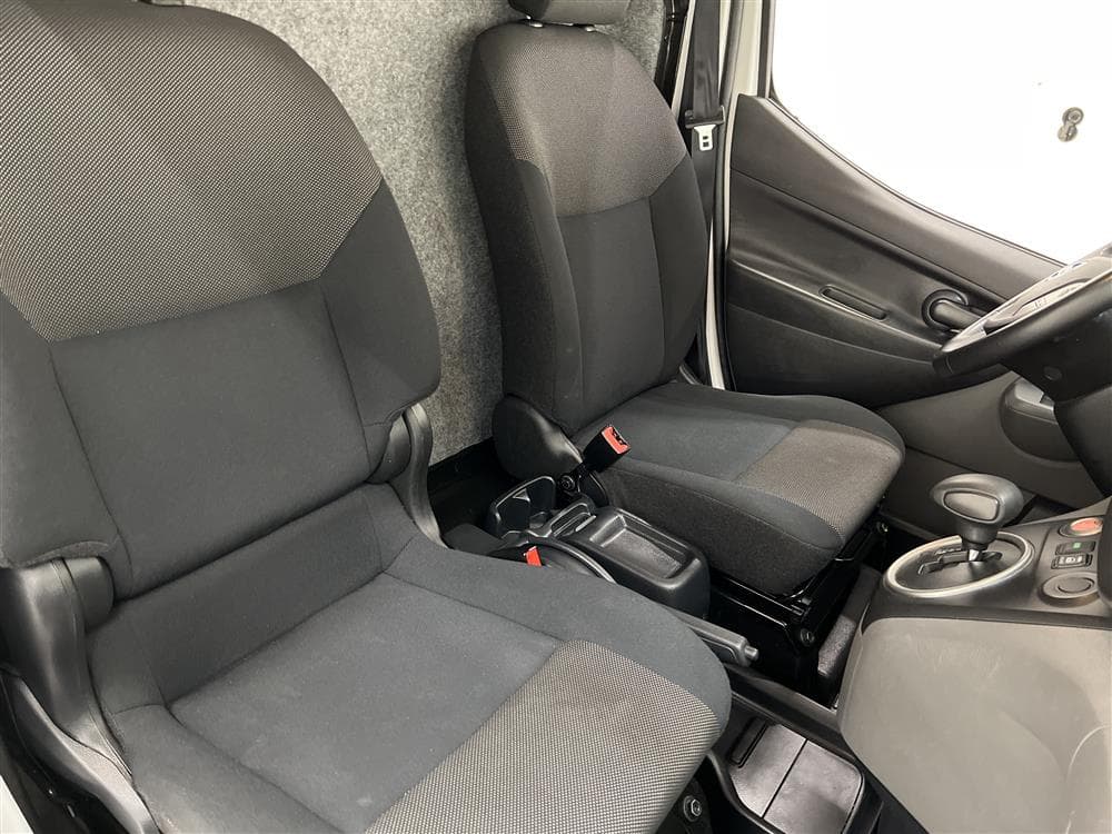 Nissan e-NV200 40,0 kWh 109hk El-skåpbil Kamera Moms 