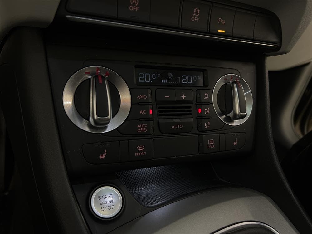 Audi Q3 2.0 TDI Quattro 140hk Pano Skinn Navi 0,57l/milinteriör