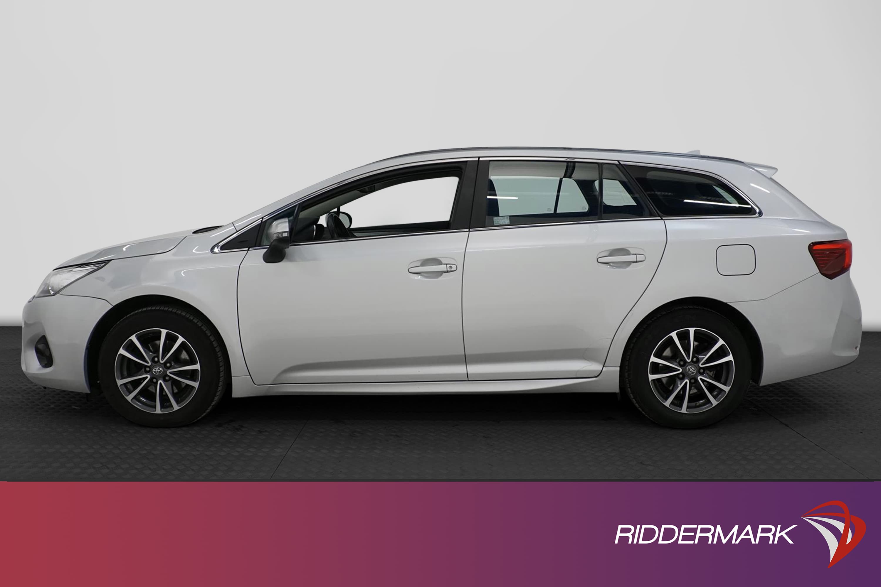 Toyota Avensis 1.8 147hk Drag B-Kamera