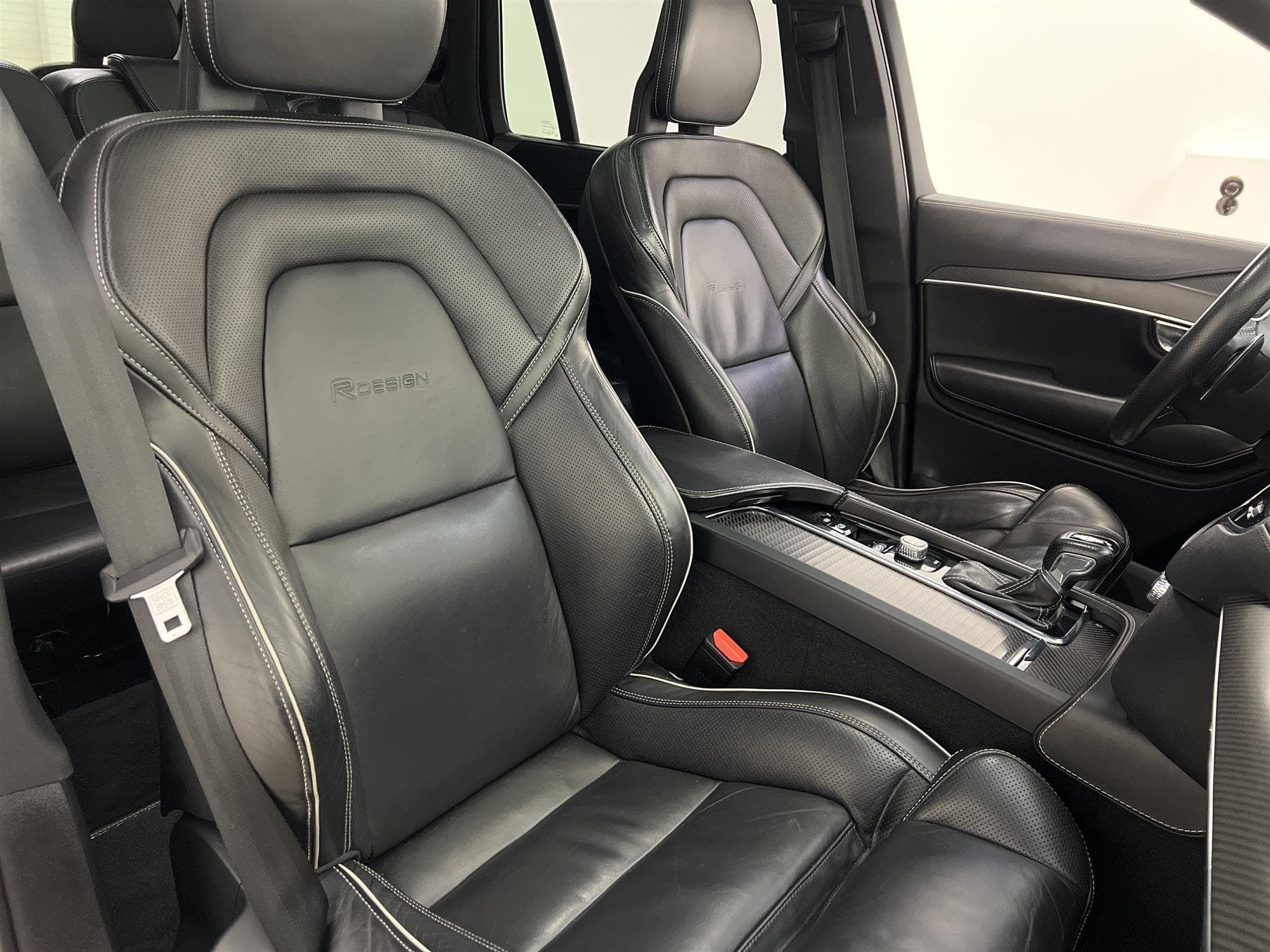 Volvo XC90 D5 AWD 225hk R-Design 7-sits B&W Pano 360° Drag