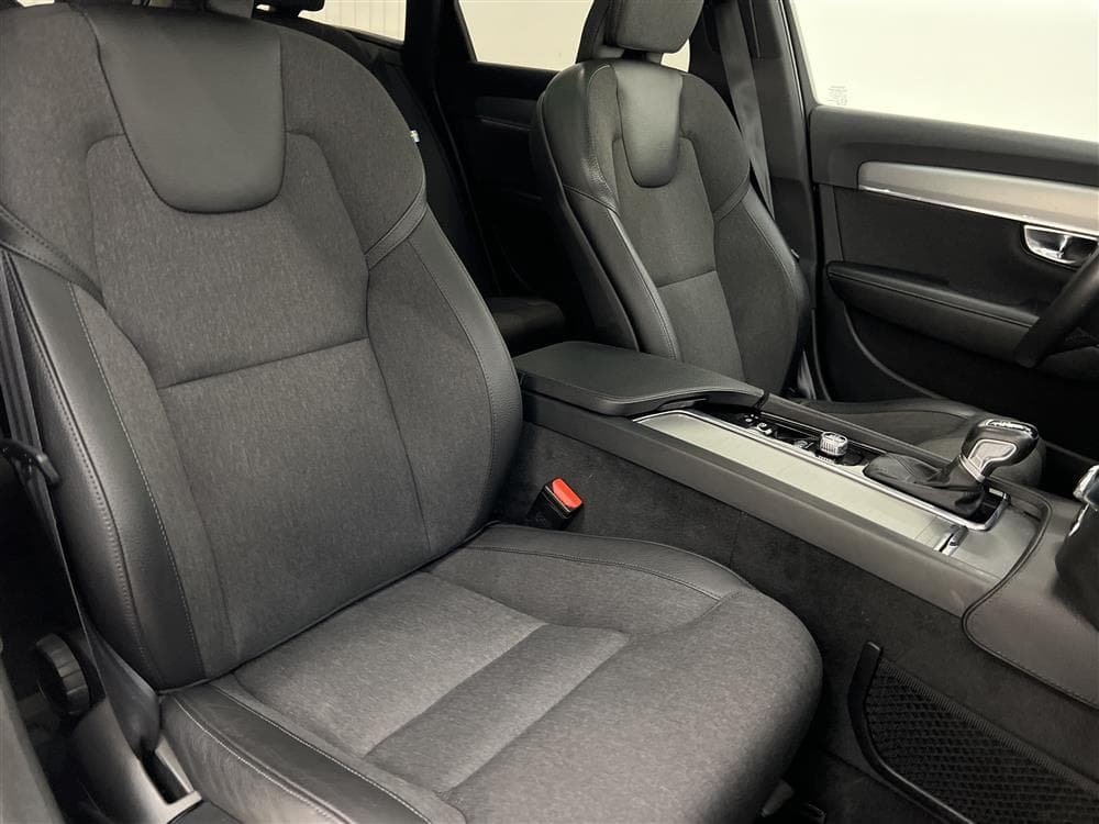 Volvo V90 D4 Cross Country AWD VOC D-värm Pano H/K Bkam Momsinteriör
