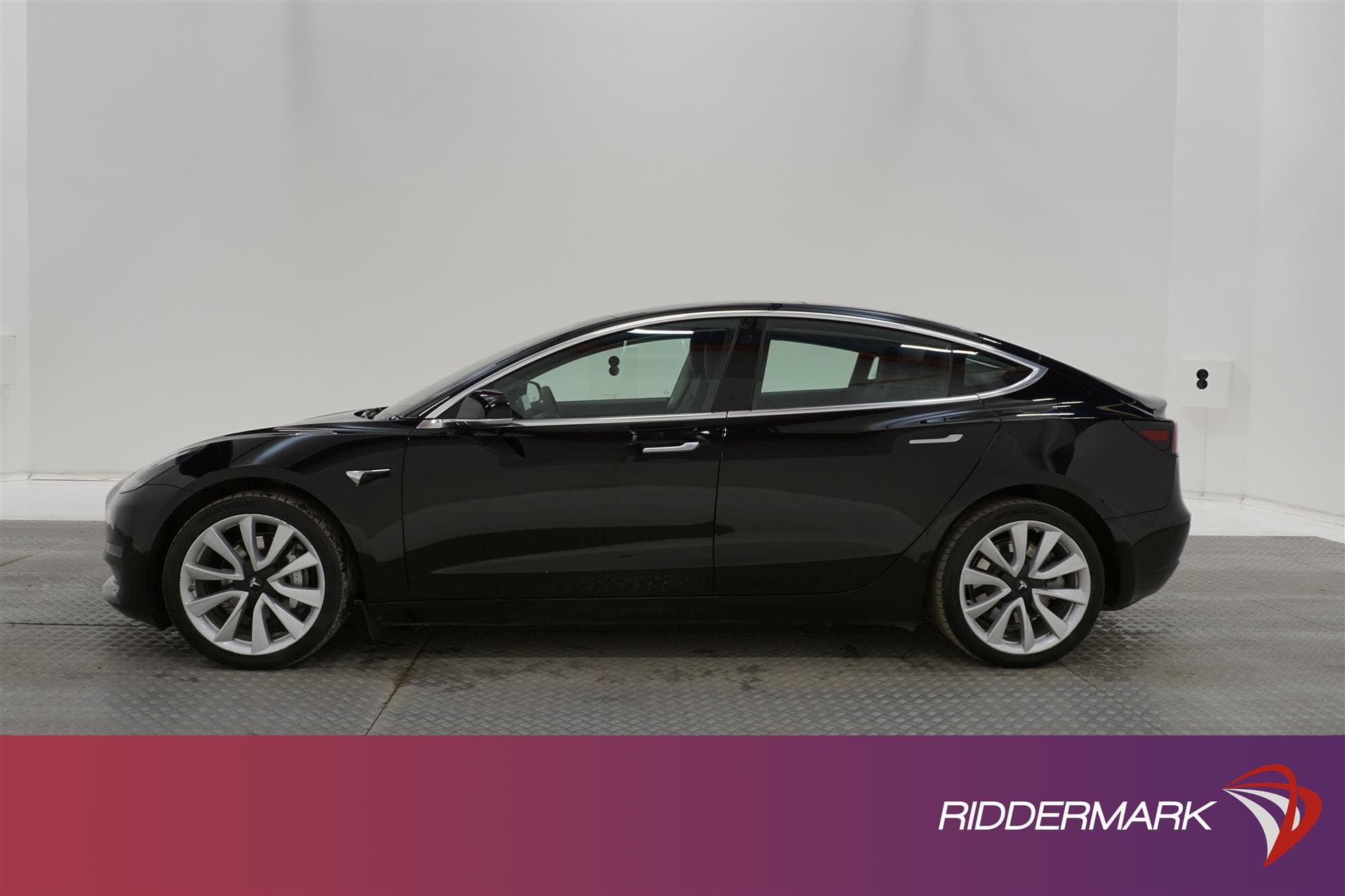 Tesla Model 3 Long Range AWD 440hk Svensksåld Moms Leasbar