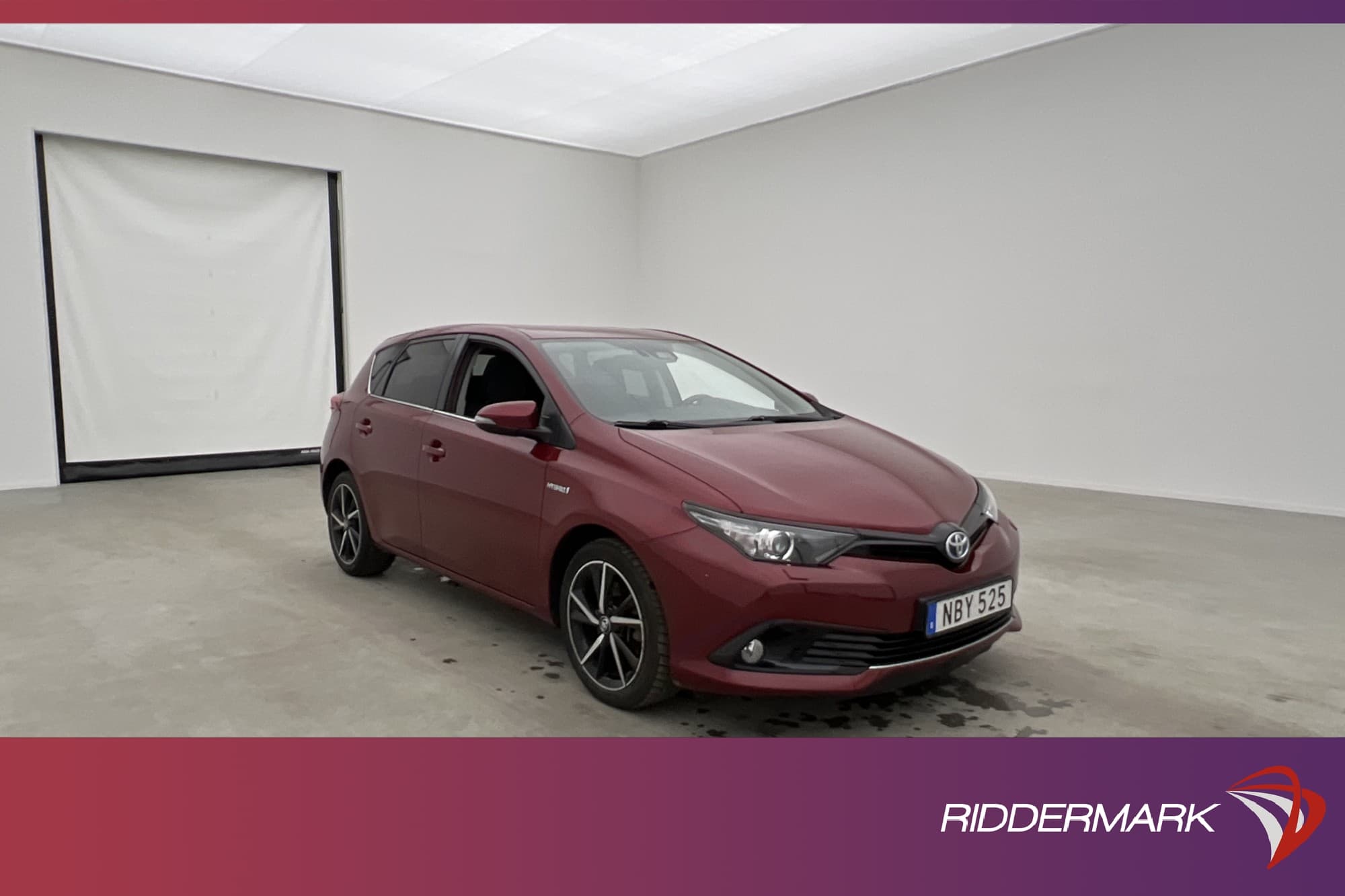 Toyota Auris Hybrid e-CVT 136hk