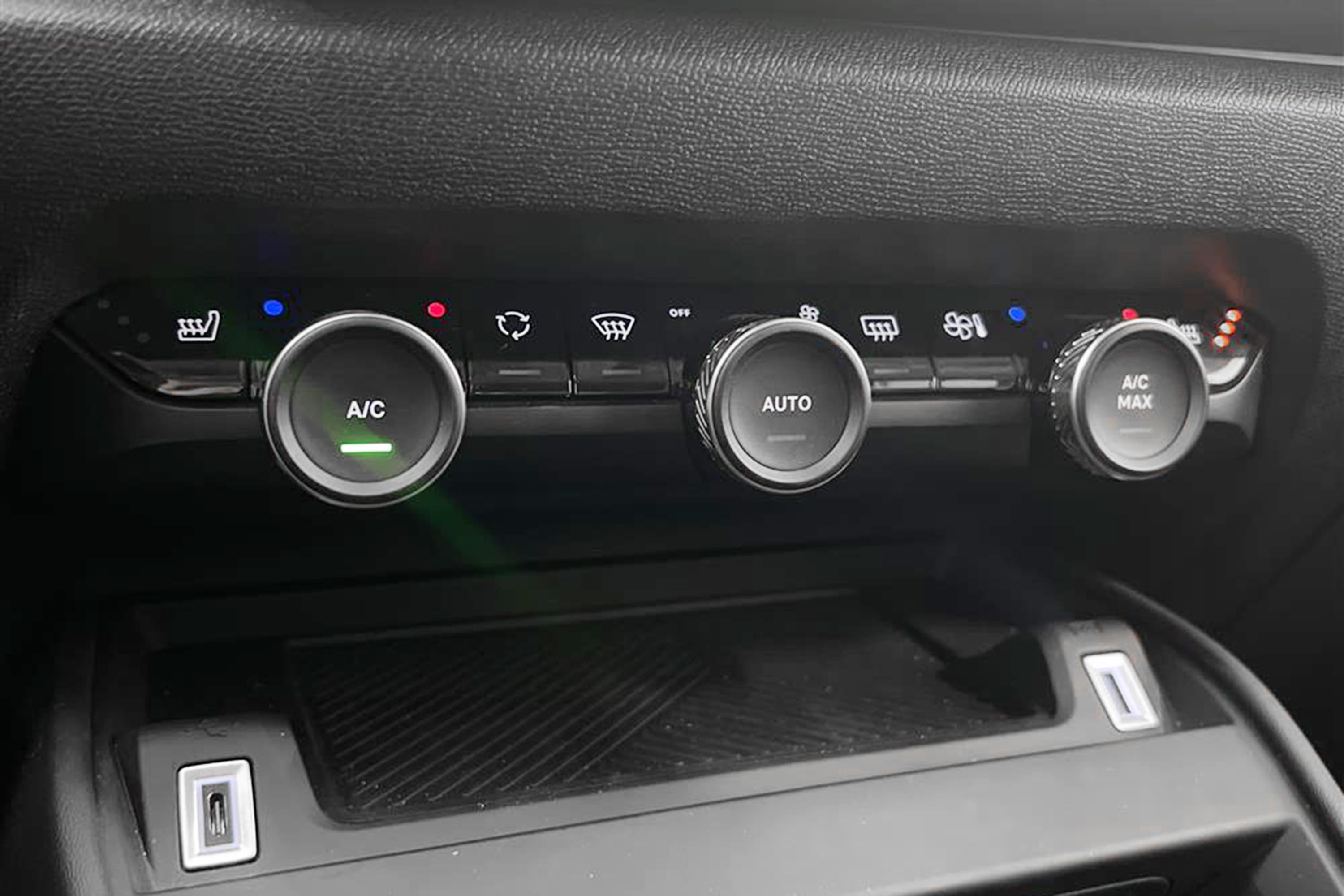 Citroën C4 1.5 BlueHDi 130hk Kamera Navi Värmare HUD Drag