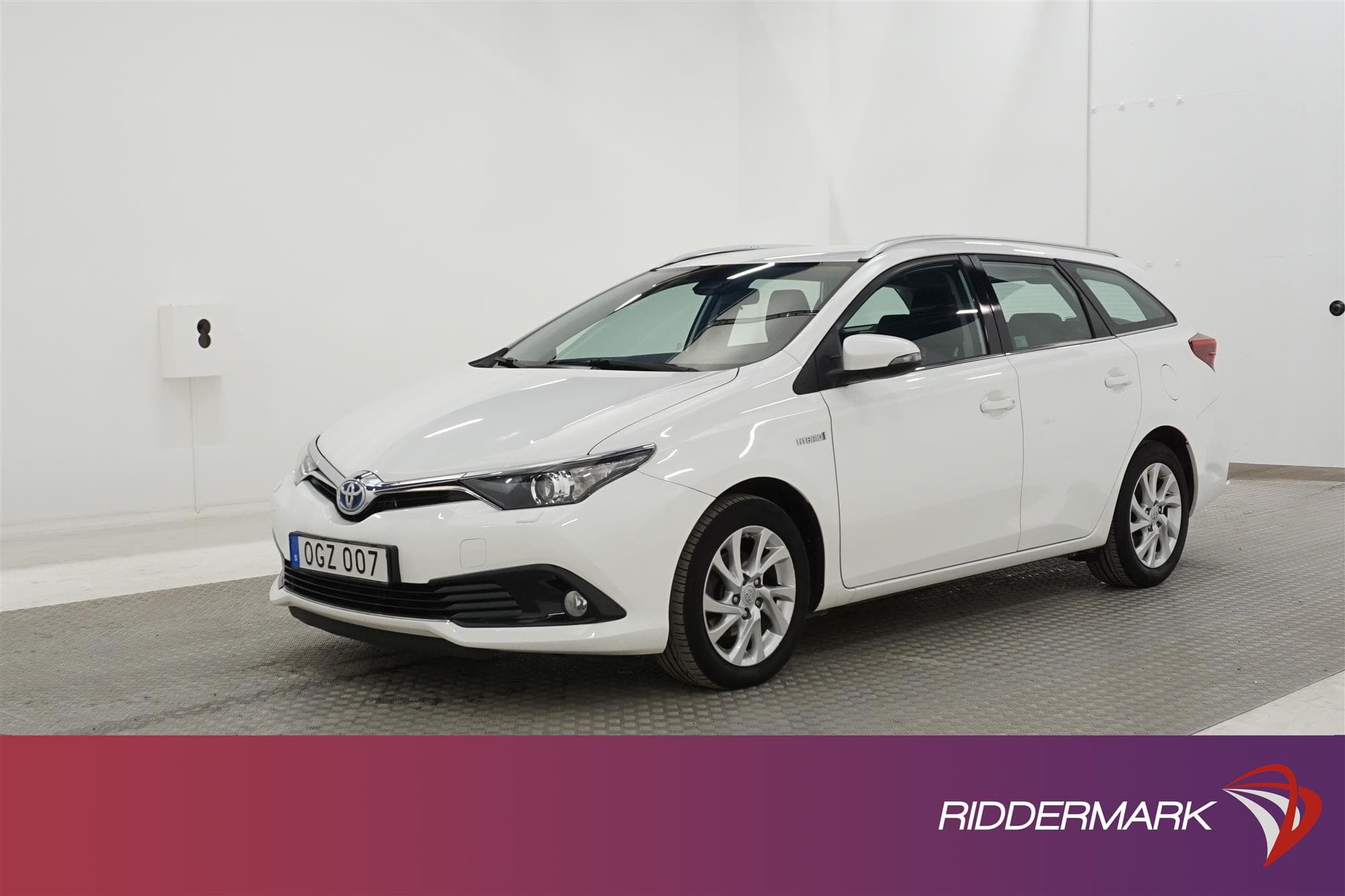 Toyota Auris Touring Sports Hybrid e-CVT 136hk