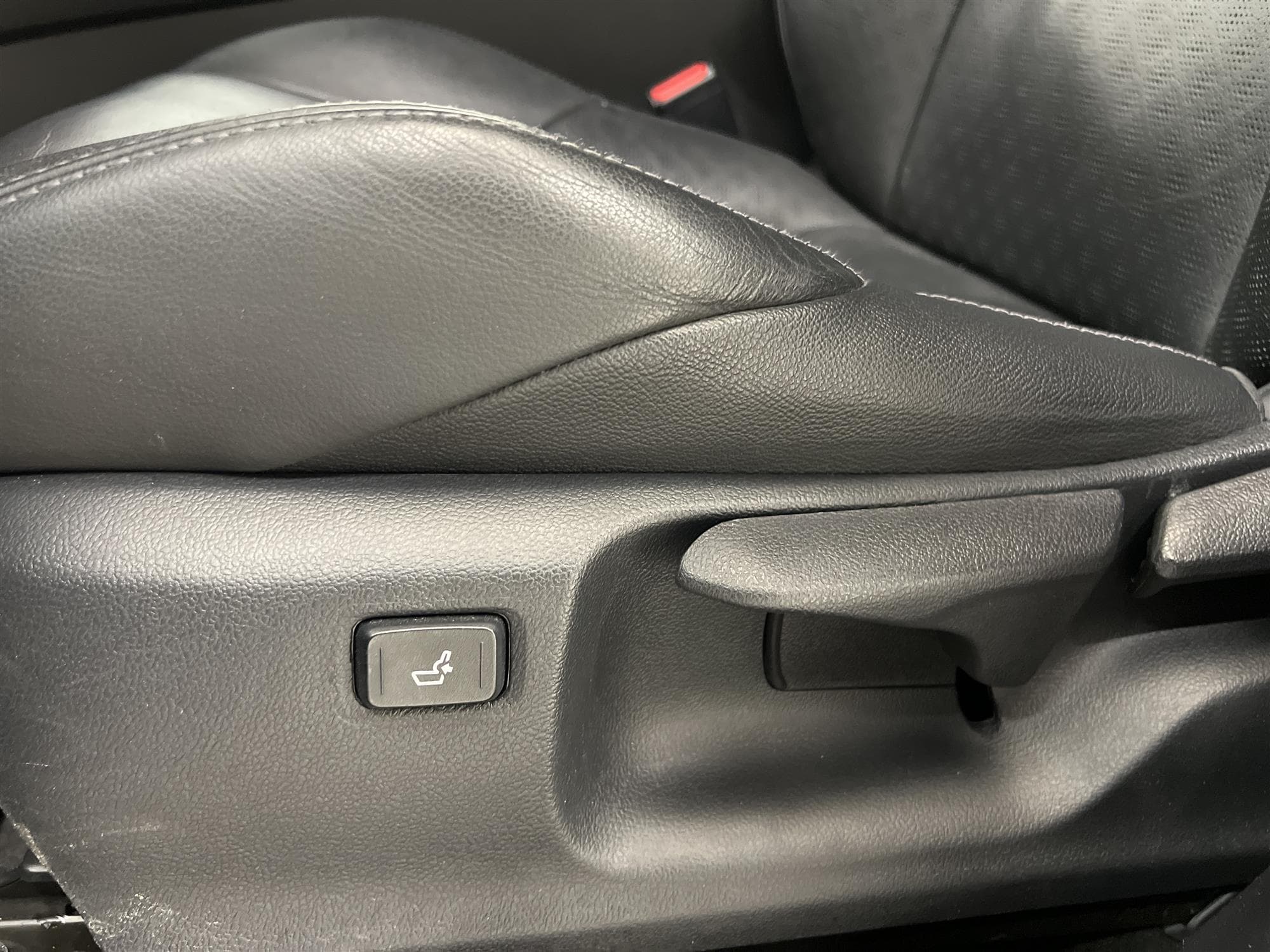 Toyota C-HR Hybrid 122hk JBL B-Kamera Svart Innertak Keyless