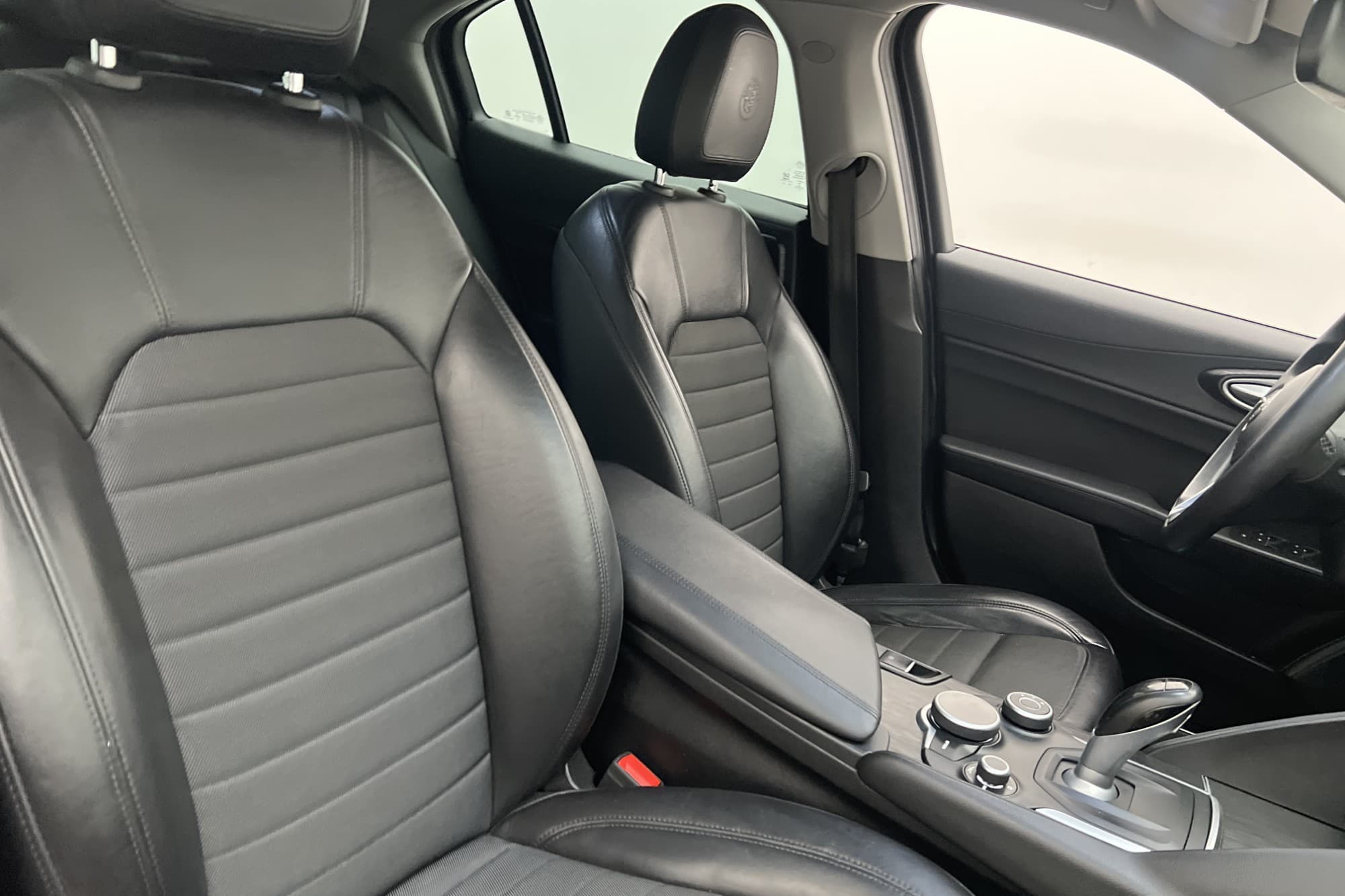 Alfa Romeo Giulia 2.2 JTD 180hk Super Sensorer Halvskinn