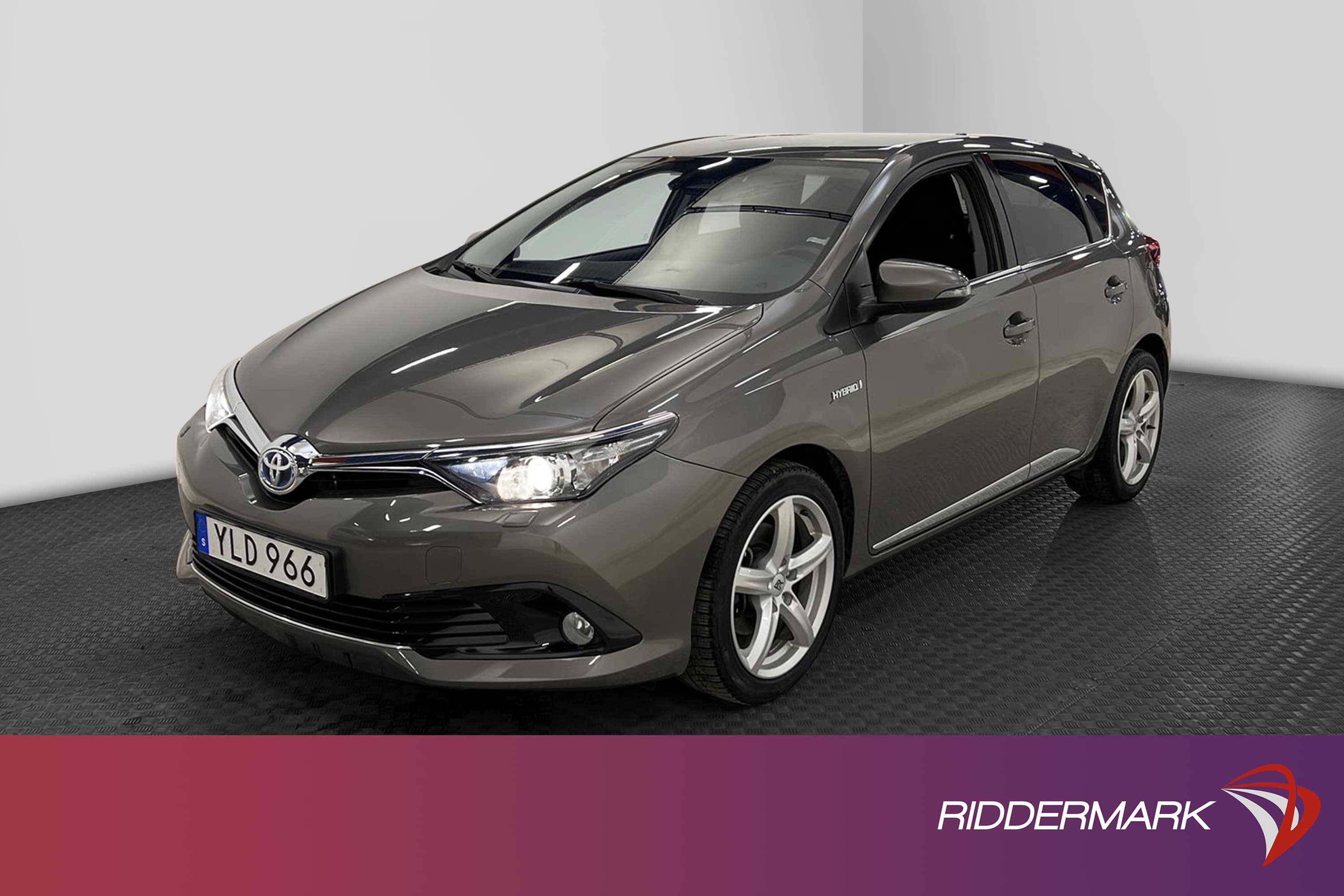 Toyota Auris Hybrid e-CVT 136hk