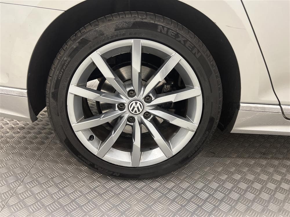 Volkswagen Passat 2.0 TDI 4M R-line Cockpit D-värm B-kamerainteriör