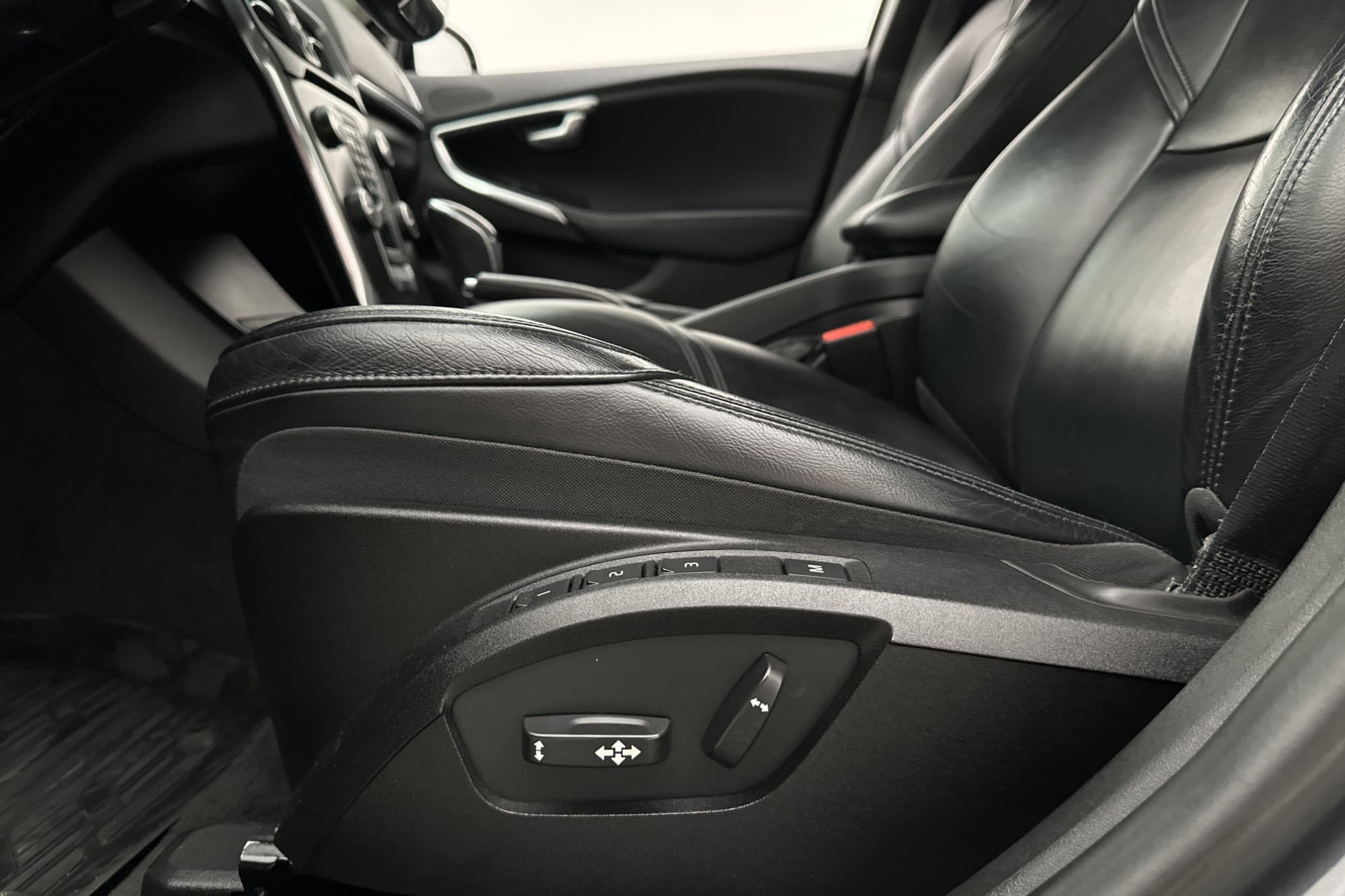 Volvo V40 D4 177hk Summum Värmare Sensorer Skinn BLIS