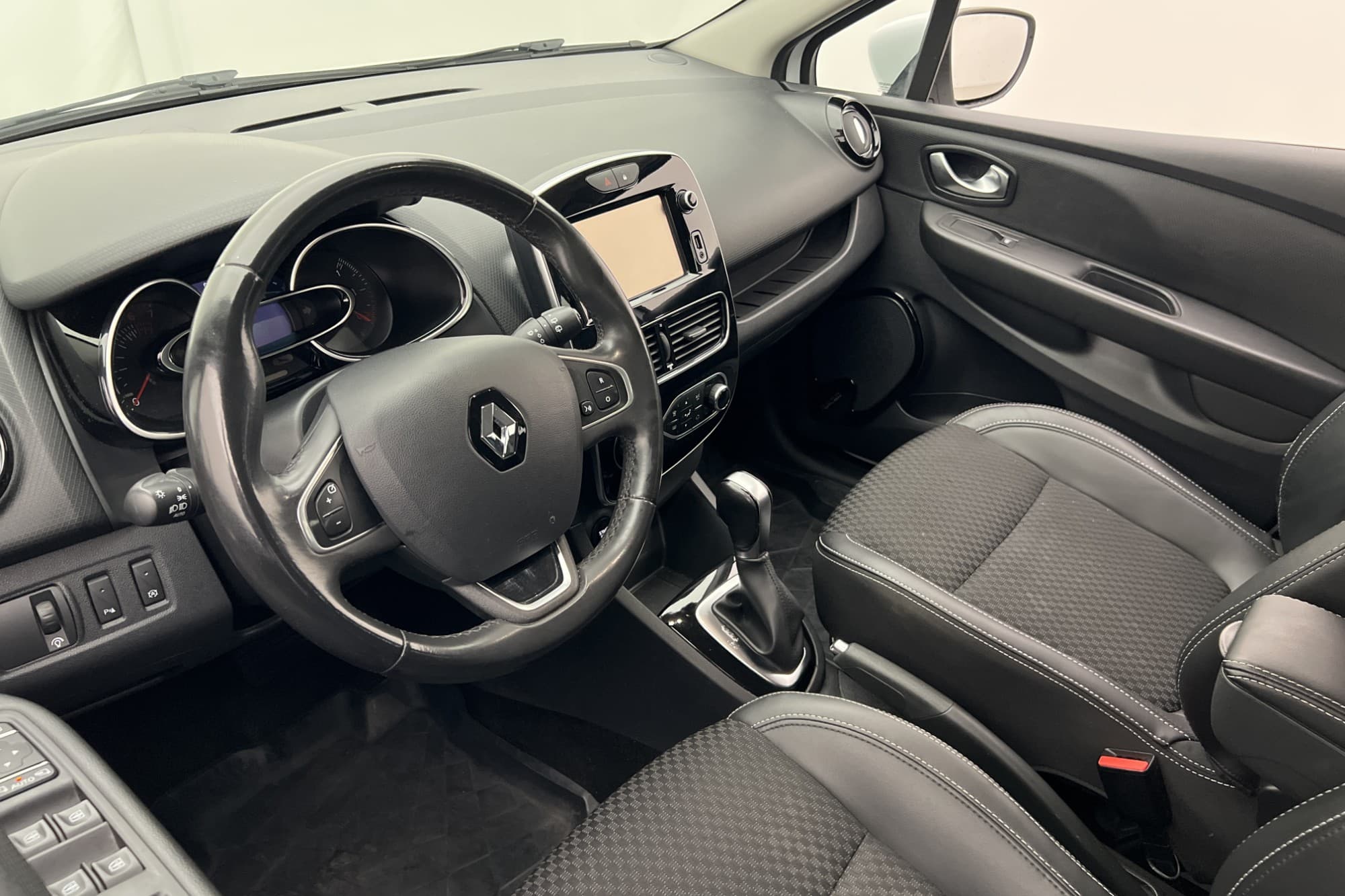 Renault Clio 1.2 TCe 118hk Intens M/K-Värmare Kamera Navi 