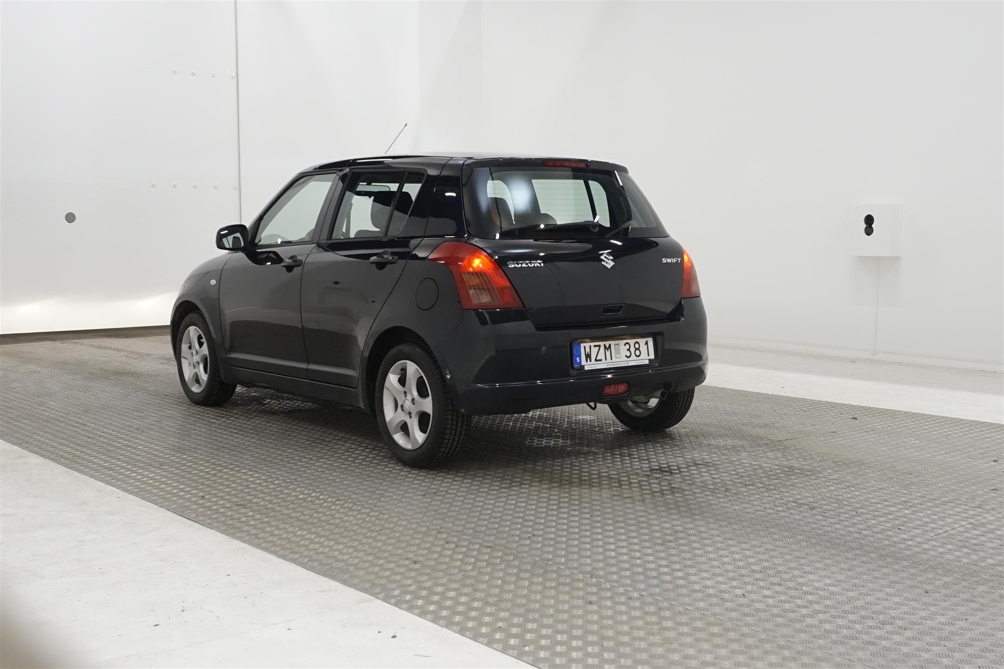 Suzuki Swift 1.3 92hk  2 Brukare Nyservad Låg Skatt