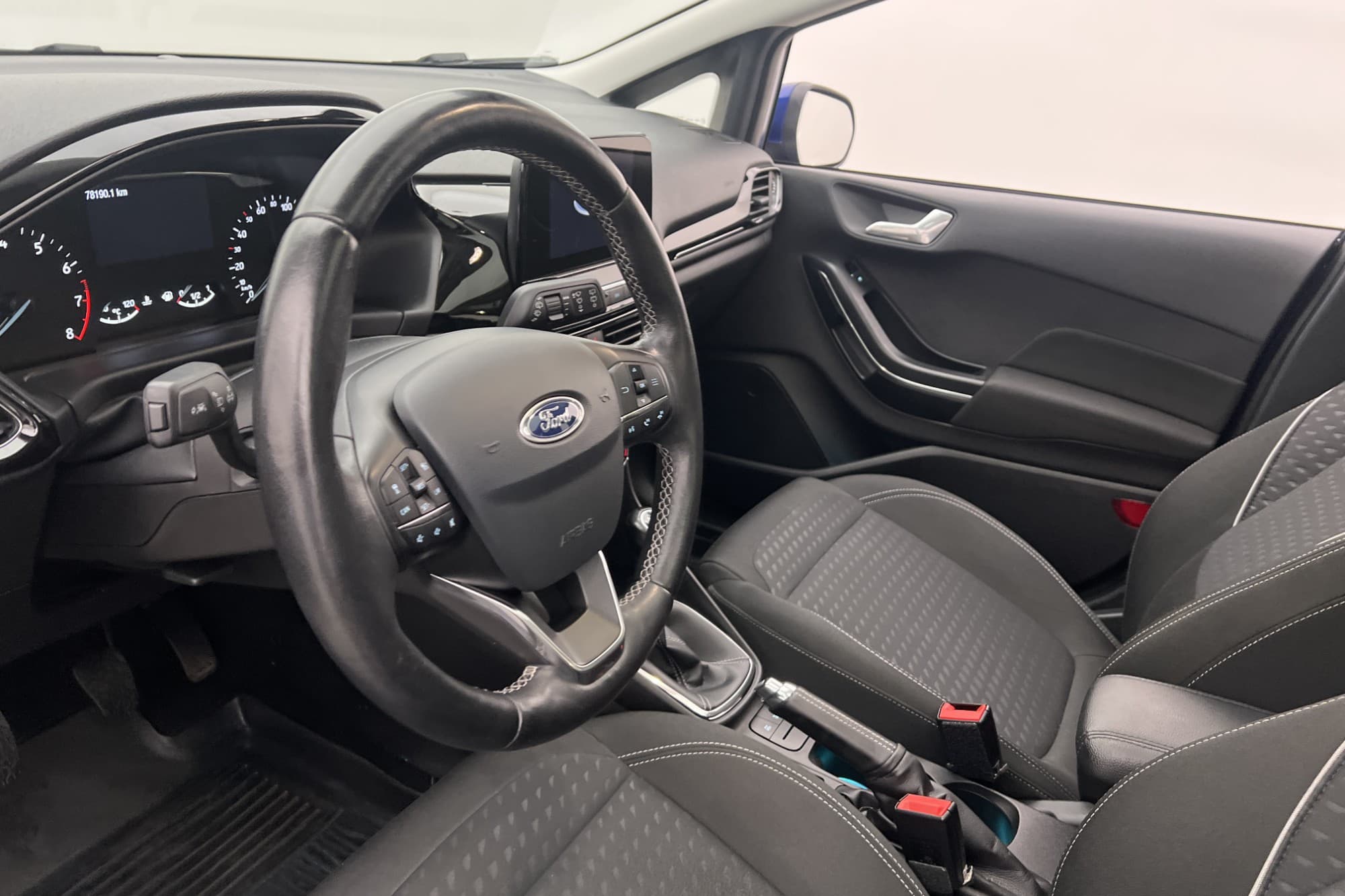 Ford Fiesta EcoBoost 100hk Pano Rattvärme CarPlay Sensorer