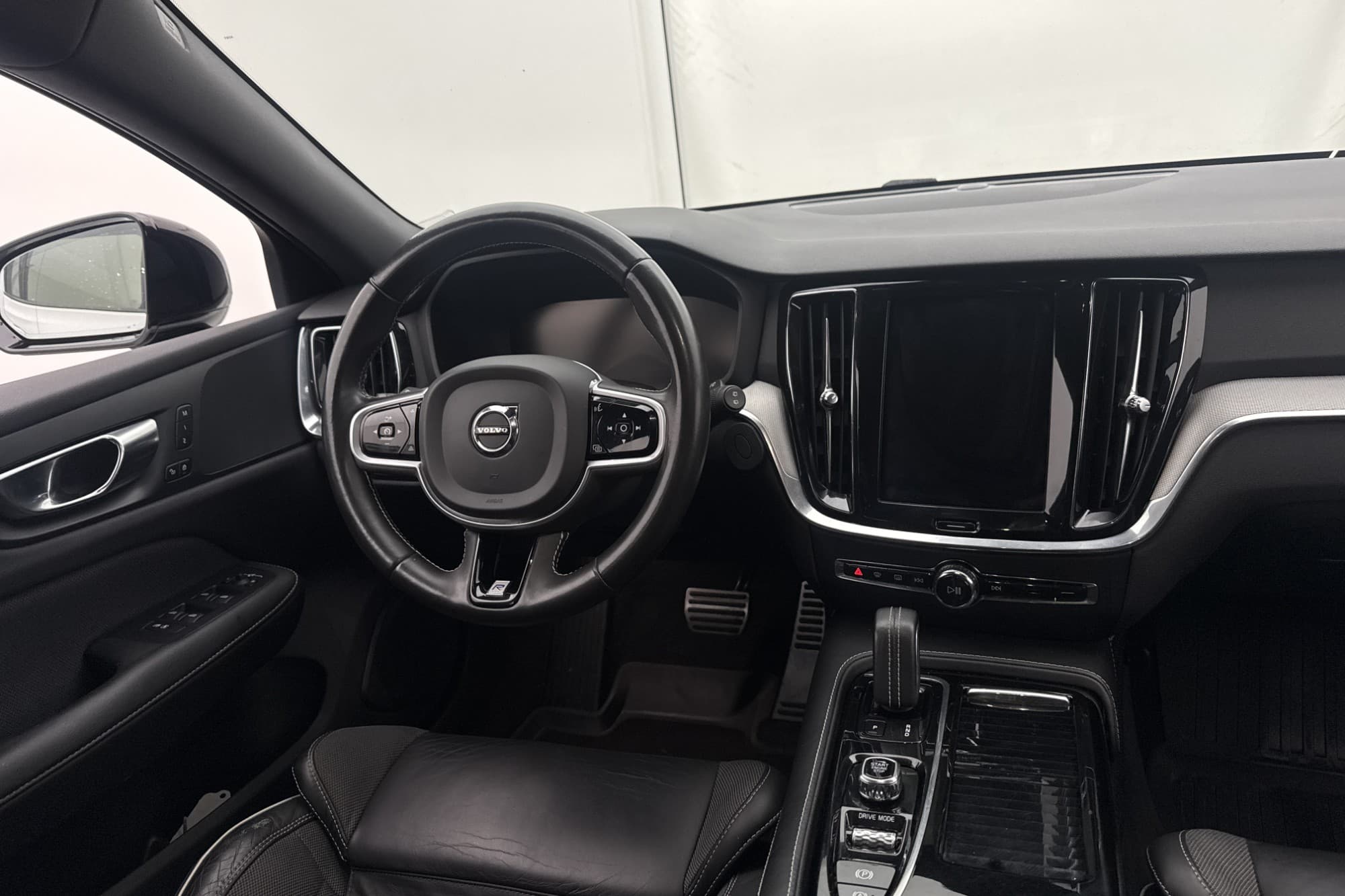 Volvo V60 Recharge T6 AWD MOMS R-Design Värmare Kamera Drag