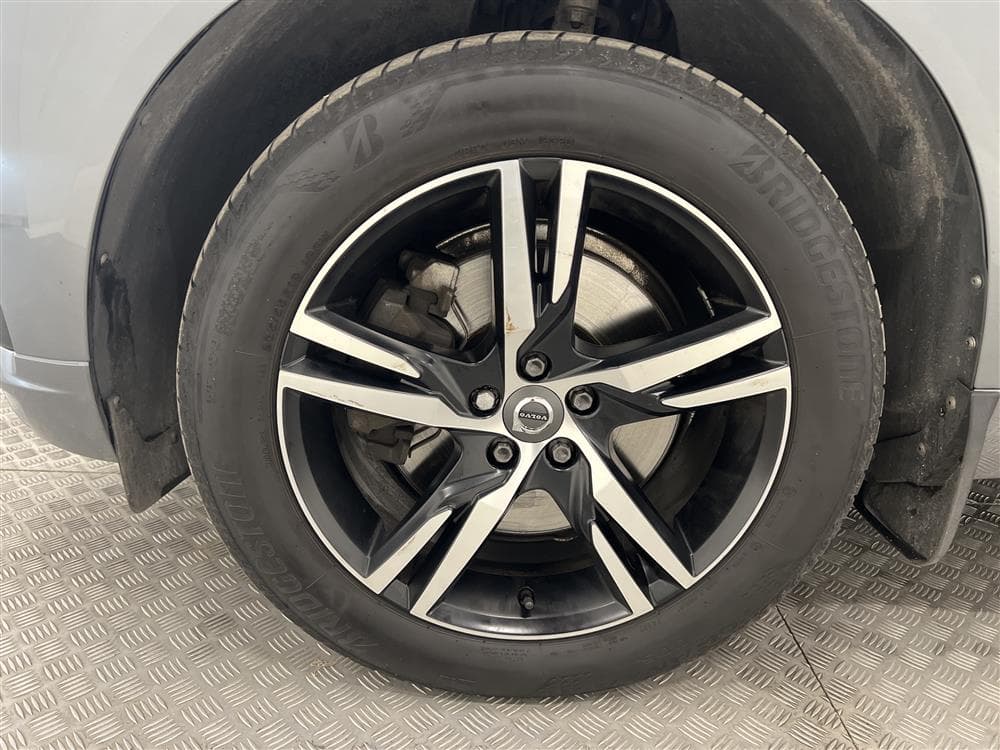Volvo XC60 D4 AWD 190hk R-Design VOC Värmare 360° Navi Drag