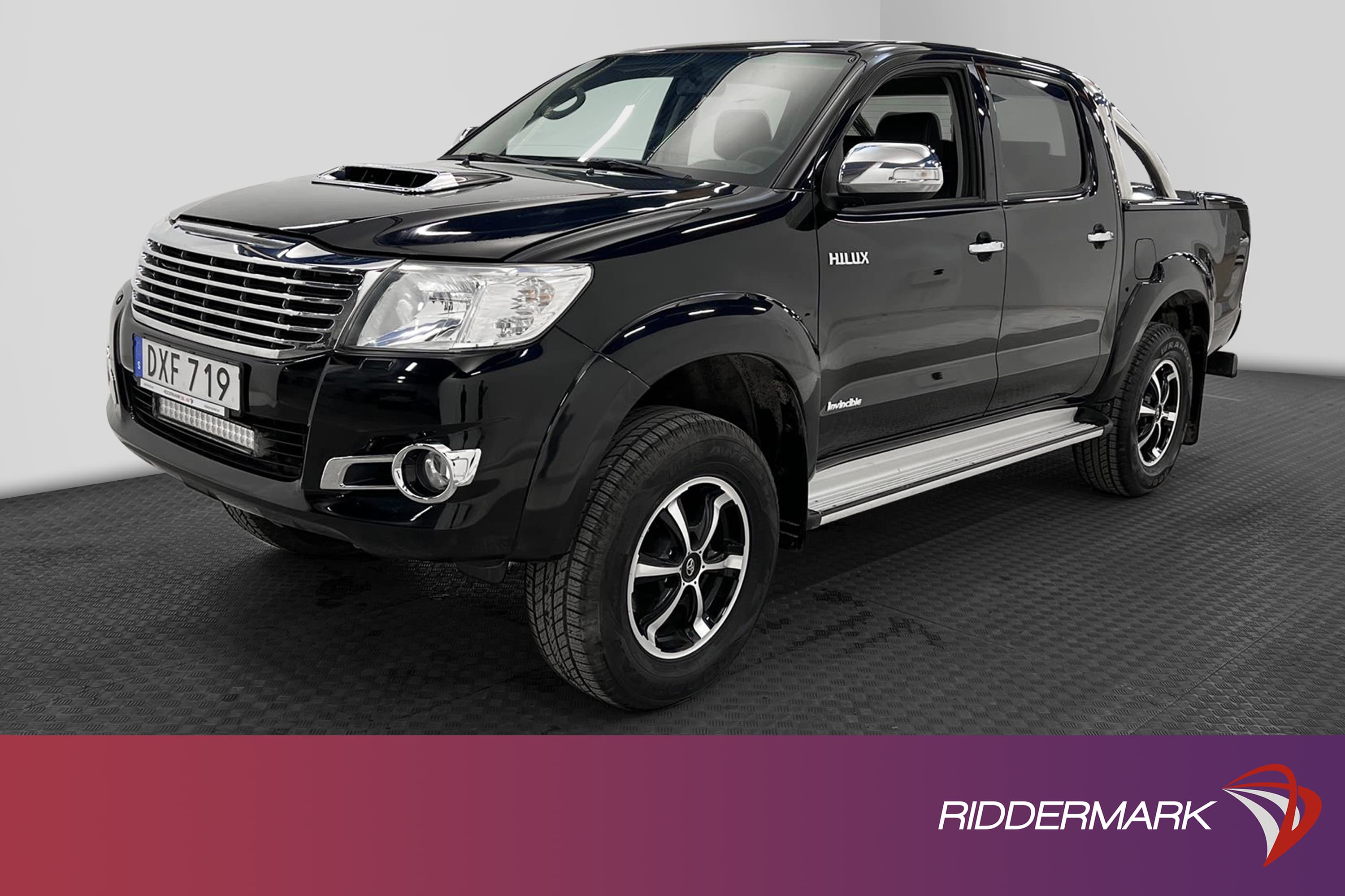 Toyota Hilux Invincible Automat 171hk Kamera Drag Moms