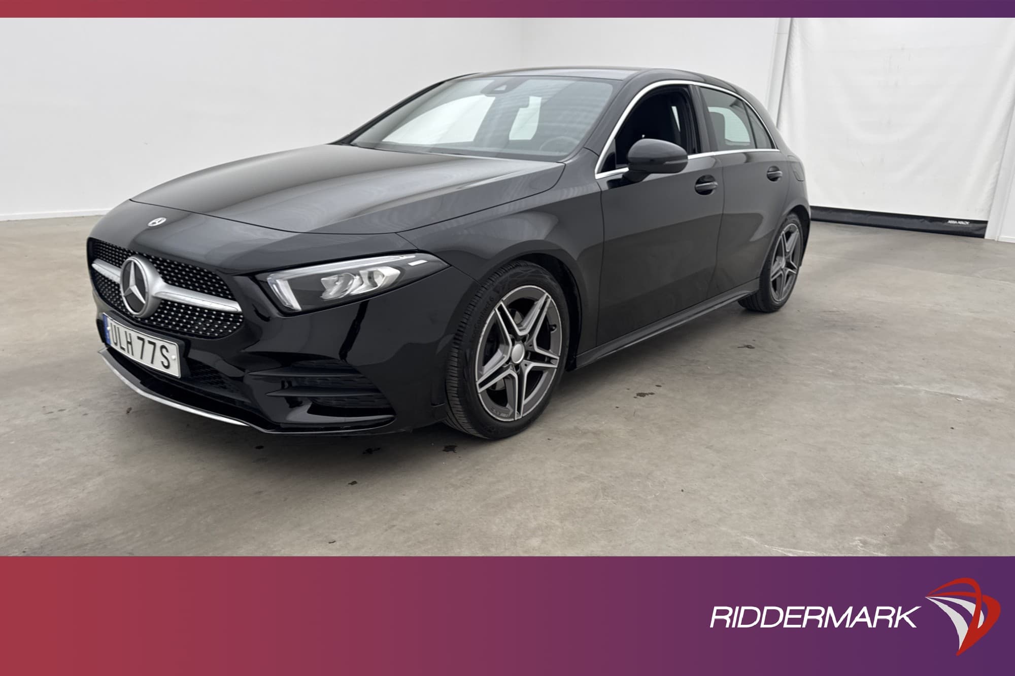 Mercedes-Benz A 180 136hk AMG Skinn/Alcantara Kamera CarPlay