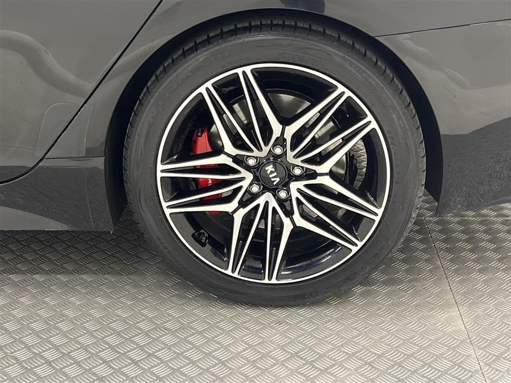 Kia Stinger GT 3.3 T-GDi AWD 370hk Pano H/K HUD 360° Naviinteriör