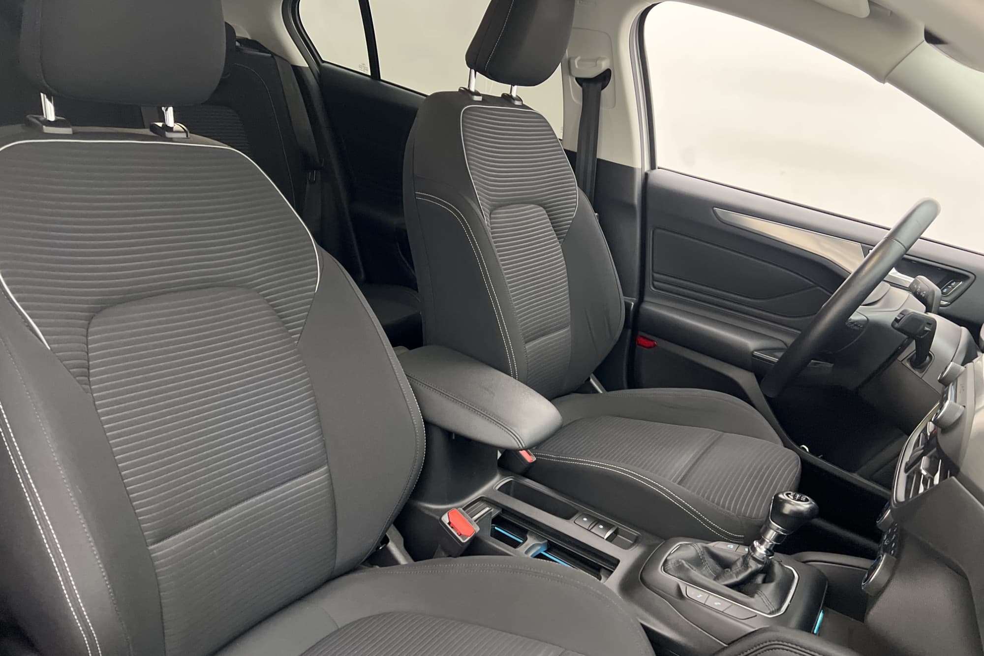 Ford Focus 1.0 EcoBoost 125hk Titanium Launch CarPlay Kamera