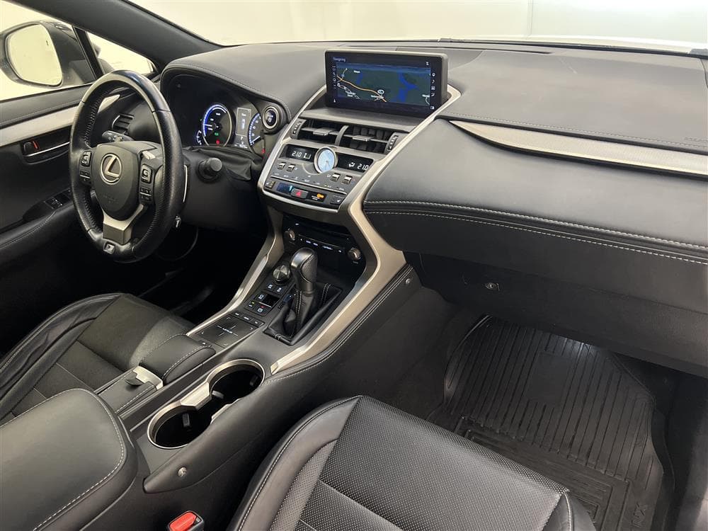 Lexus NX 300h 2.5 E-CVT 197hk AWD F Sport Skinn Navi B-Kaminteriör