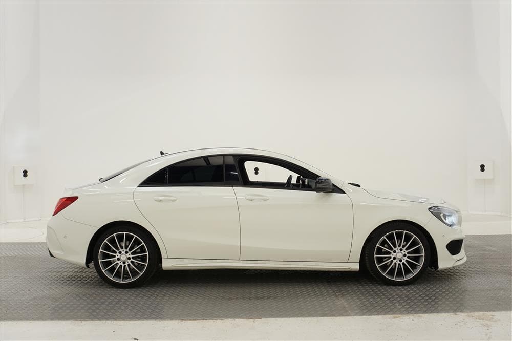 Mercedes-Benz CLA 200d AMG Navi Skinn/Alcantara 0,39l/milexteriör