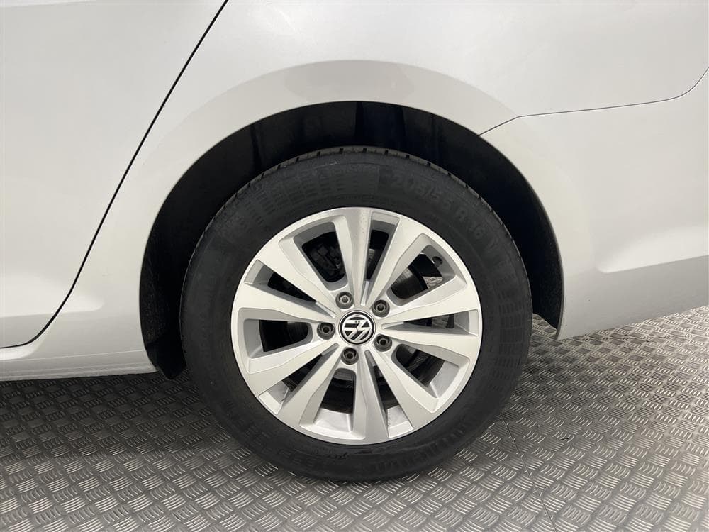 Volkswagen Golf 1.6 TDI 110hk M-värmare  Fullservad 0,4l/milinteriör