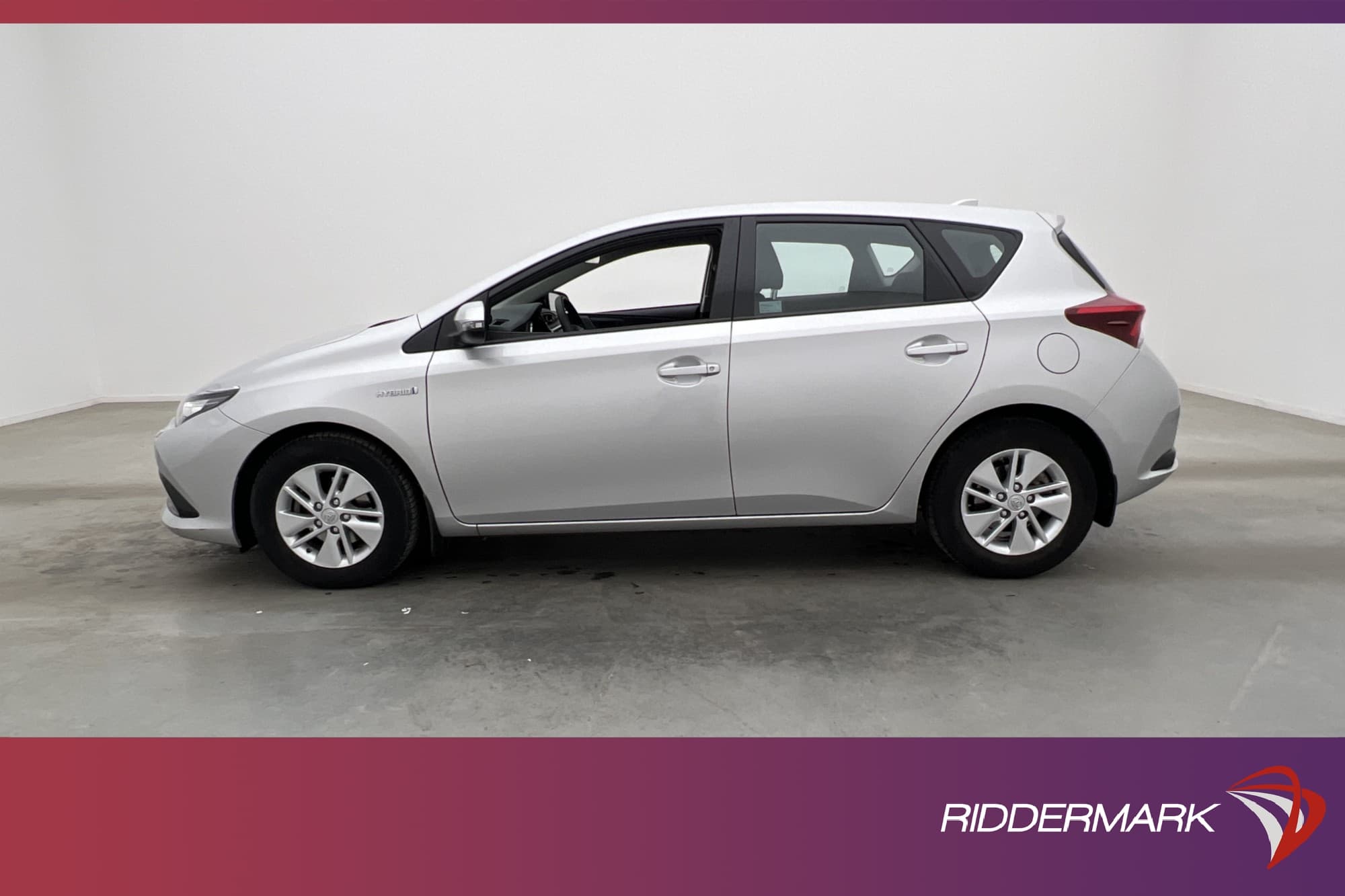 Toyota Auris Hybrid e-CVT 136hk