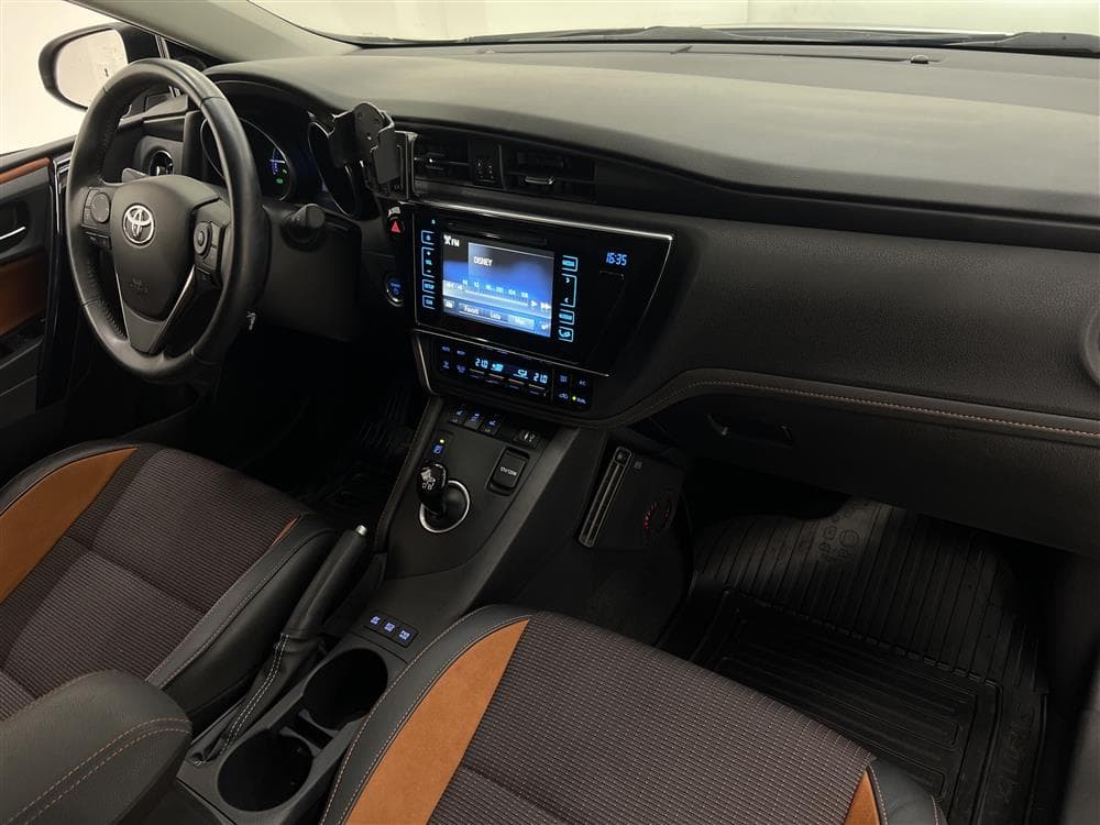 Toyota Auris 1.8 Hybrid 136hk M-Värm H-Skinn B-Kam 0,39L/mil