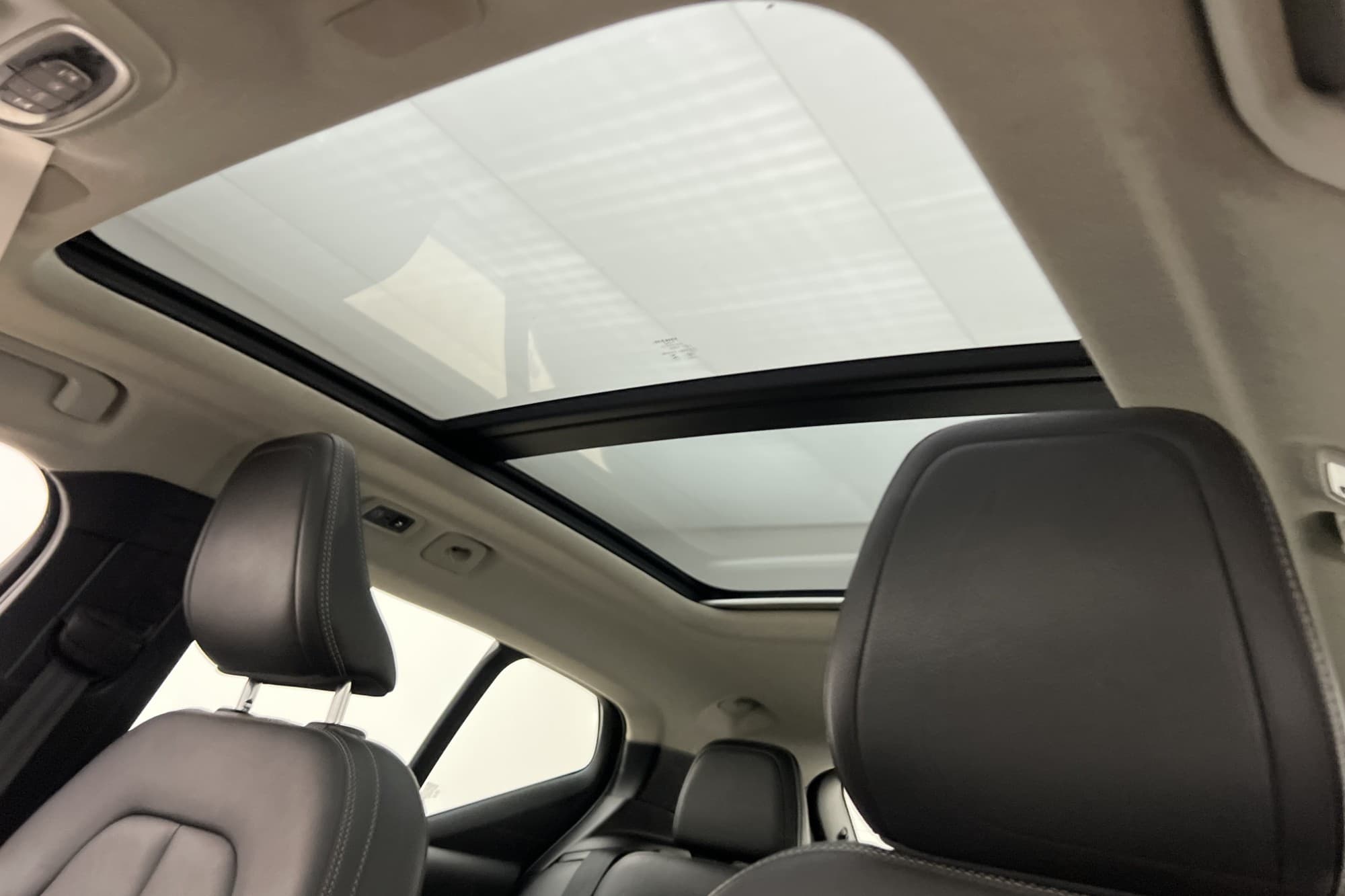 Volvo XC40 D4 AWD Momentum VOC Pano H/K Värmare Kamera Skinn