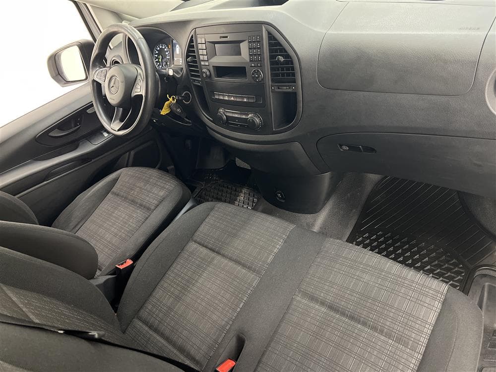 Mercedes-Benz Vito 114 CDI Aut 136hk Lång Värmare Drag interiör