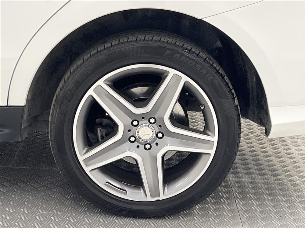Mercedes-Benz GLE 350d 4M 258hk AMG Värmare 360° H/K Naviinteriör