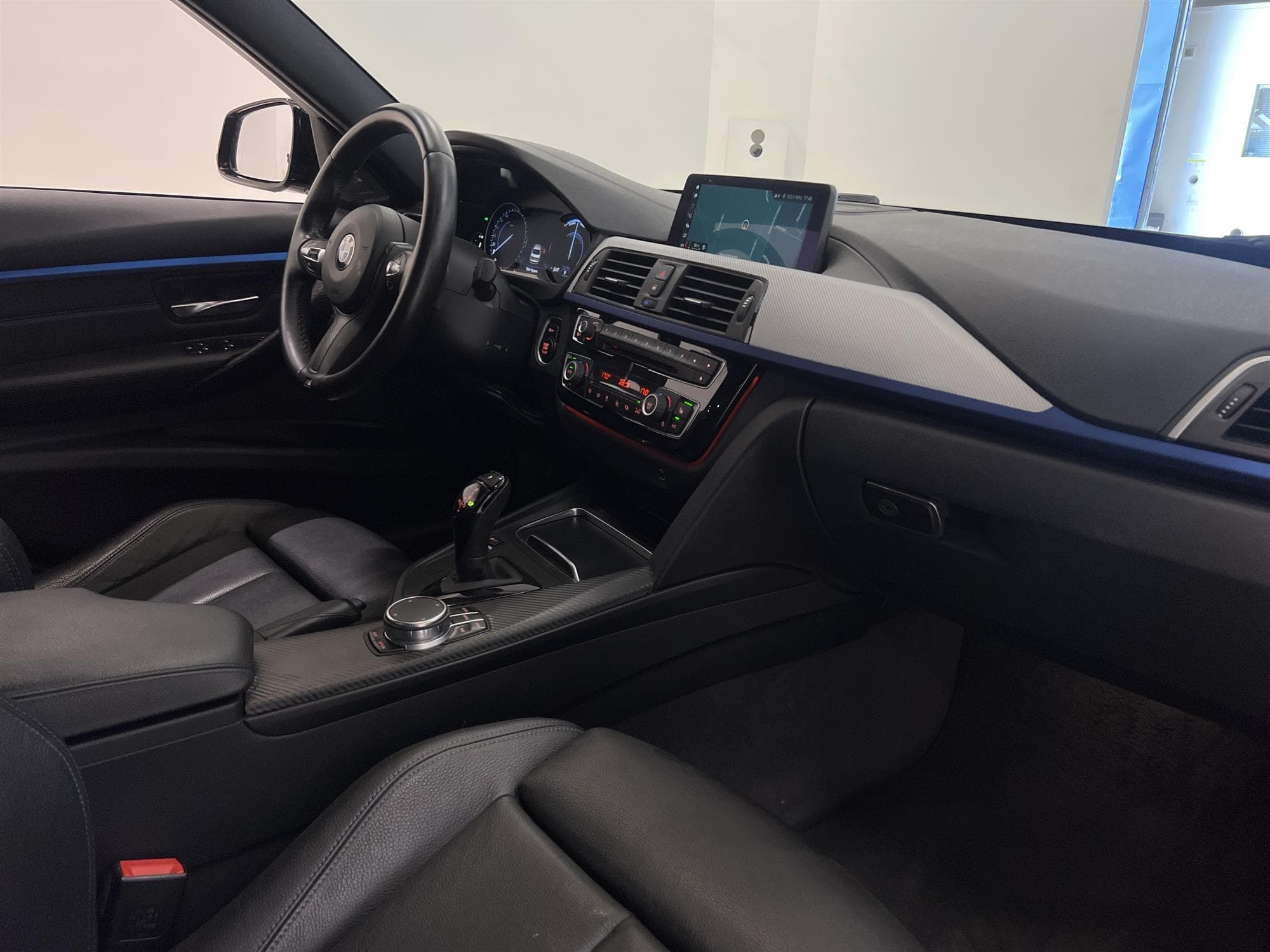 BMW 330i xDrive 252hk M Sport Cockpit Drag H/K Navi Skinn