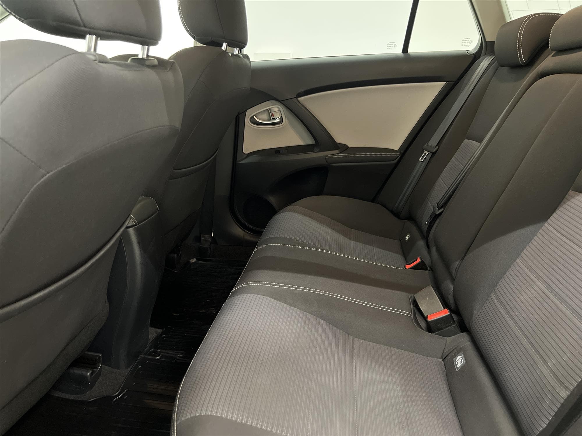 Toyota Avensis Kombi 1.8 147hk Navi B-Kam Drag Låg Skatt