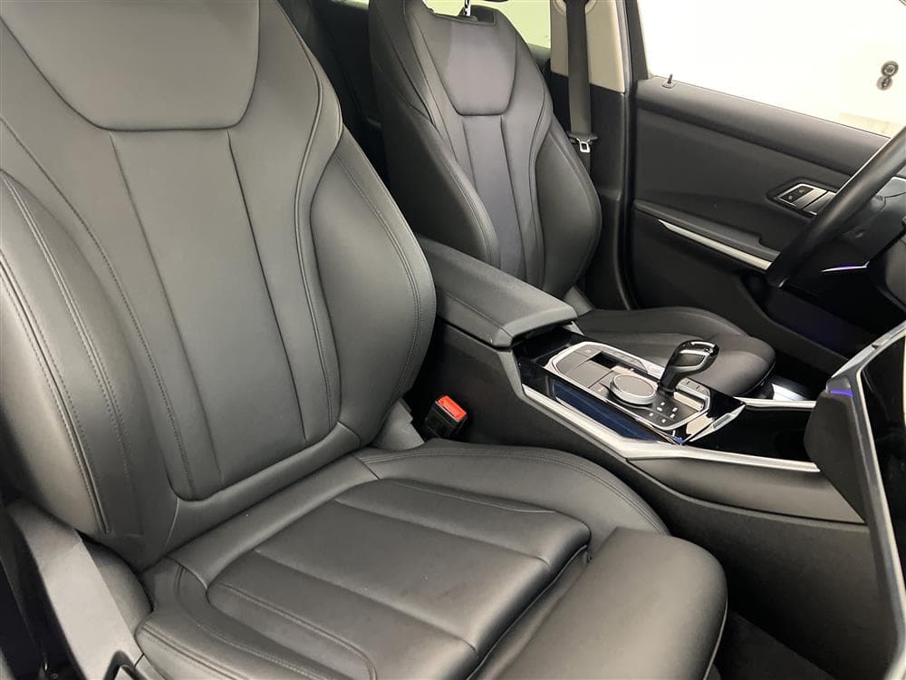 BMW 320d 190hk xDrive Sport line Skinn Cockpit Navi Draginteriör
