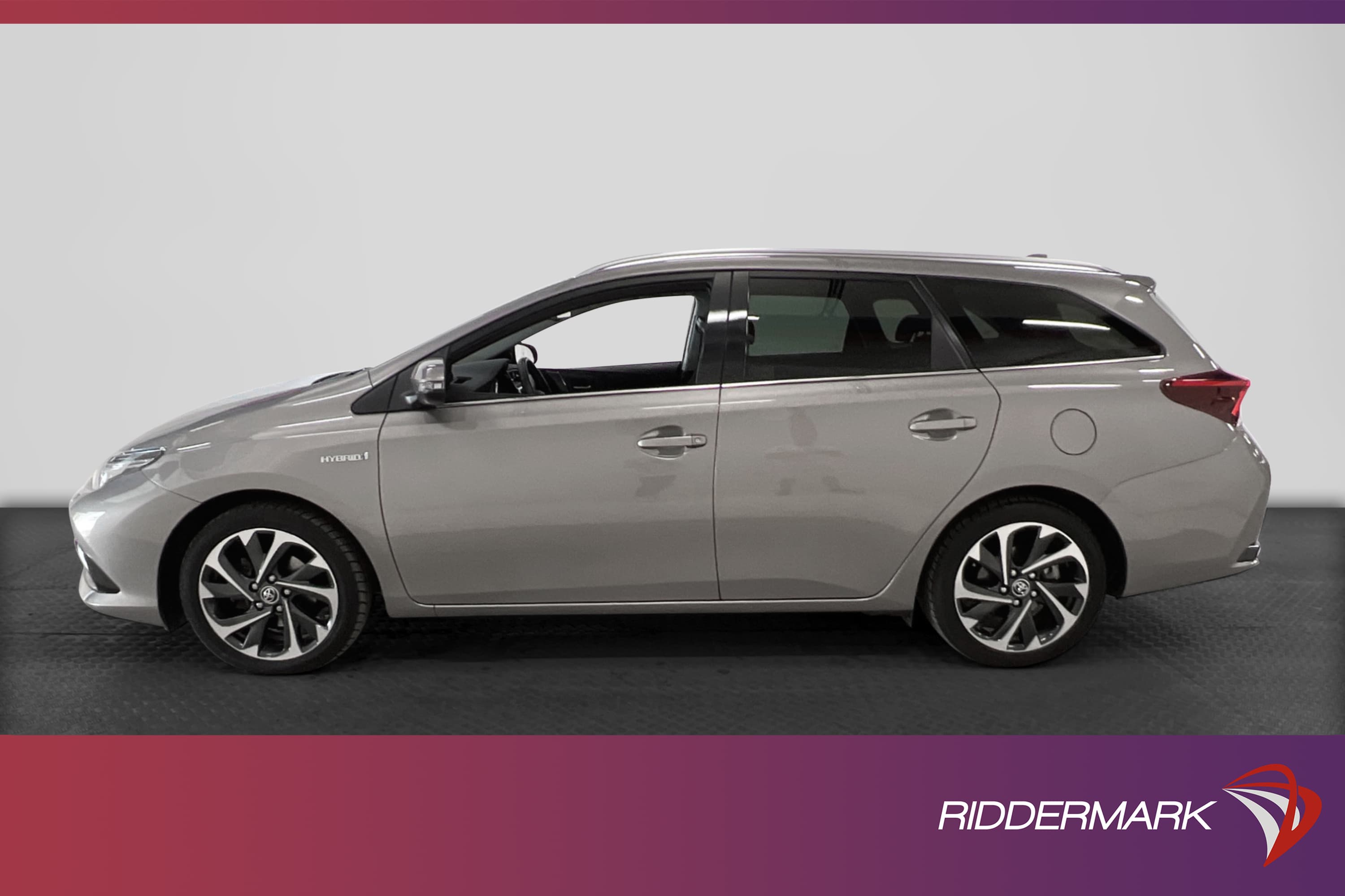 Toyota Auris TS Hybrid e-CVT 136hk