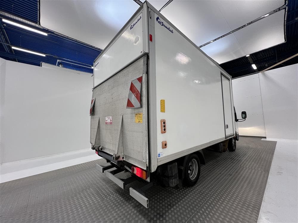 Nissan Cabstar F24 2.5 Bakgavellyft Sidodörr Moms 