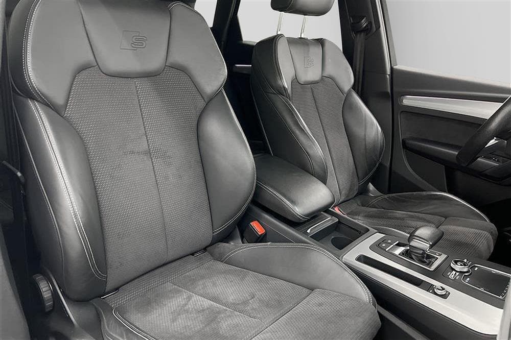 Audi Q5 TDI 190hk Quattro S-Line Cockpit D-värm B&O Naviinteriör
