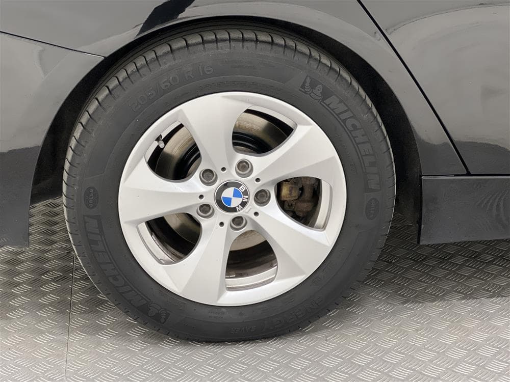 BMW 320 d xDrive Modern Line Motorvärmare Drag Keyless Skinninteriör